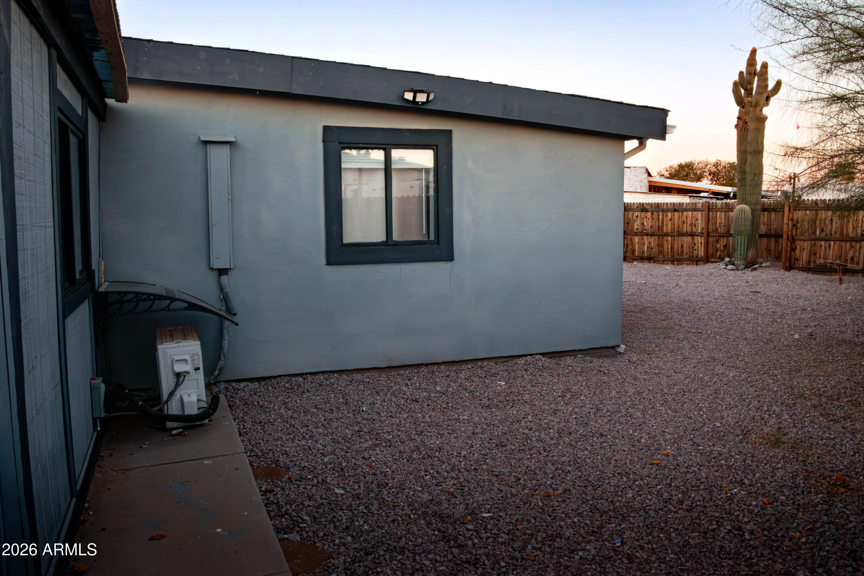 661 W SAGUARO Street