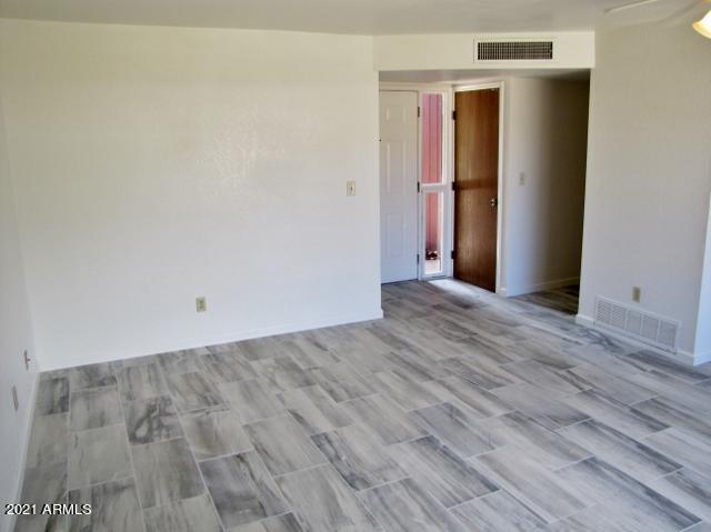 QUAIL HOLLOW - Residential Lease