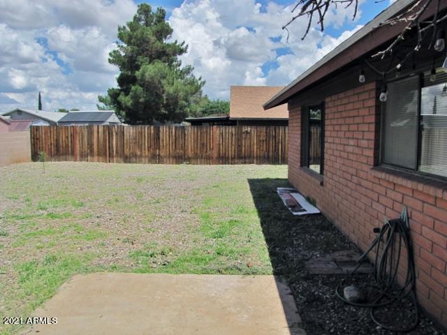QUAIL HOLLOW - Residential Lease