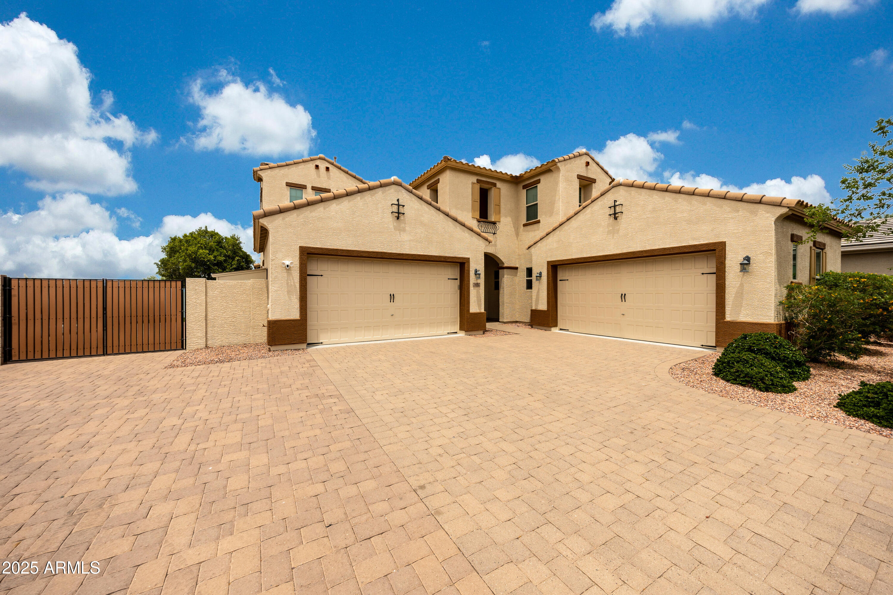 7432 W BRONCO Trail