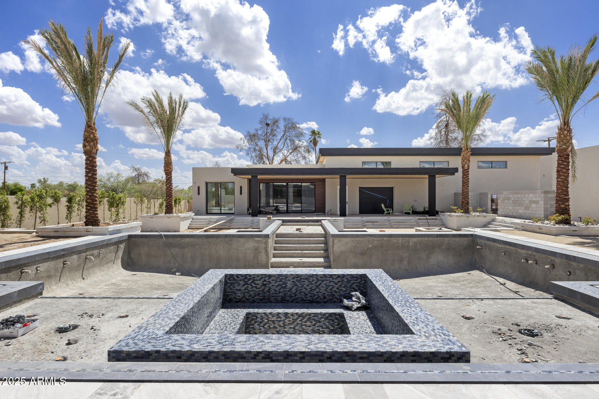 7001 E PARADISE Drive