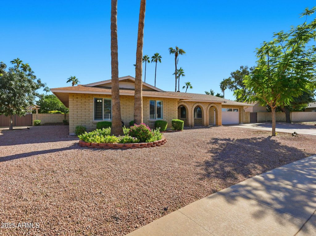 Photo of 7039 N Via De Amigos, Scottsdale, AZ 85258 (MLS # 6946774)