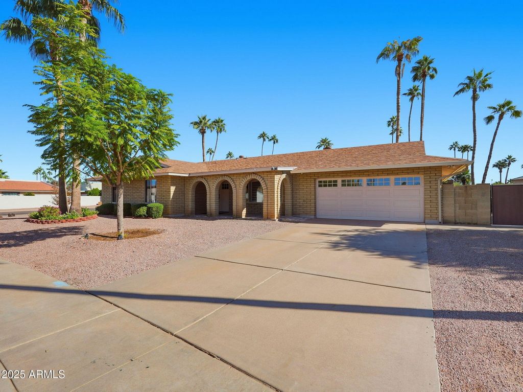 Photo of 7039 N Via De Amigos, Scottsdale, AZ 85258 (MLS # 6946774)