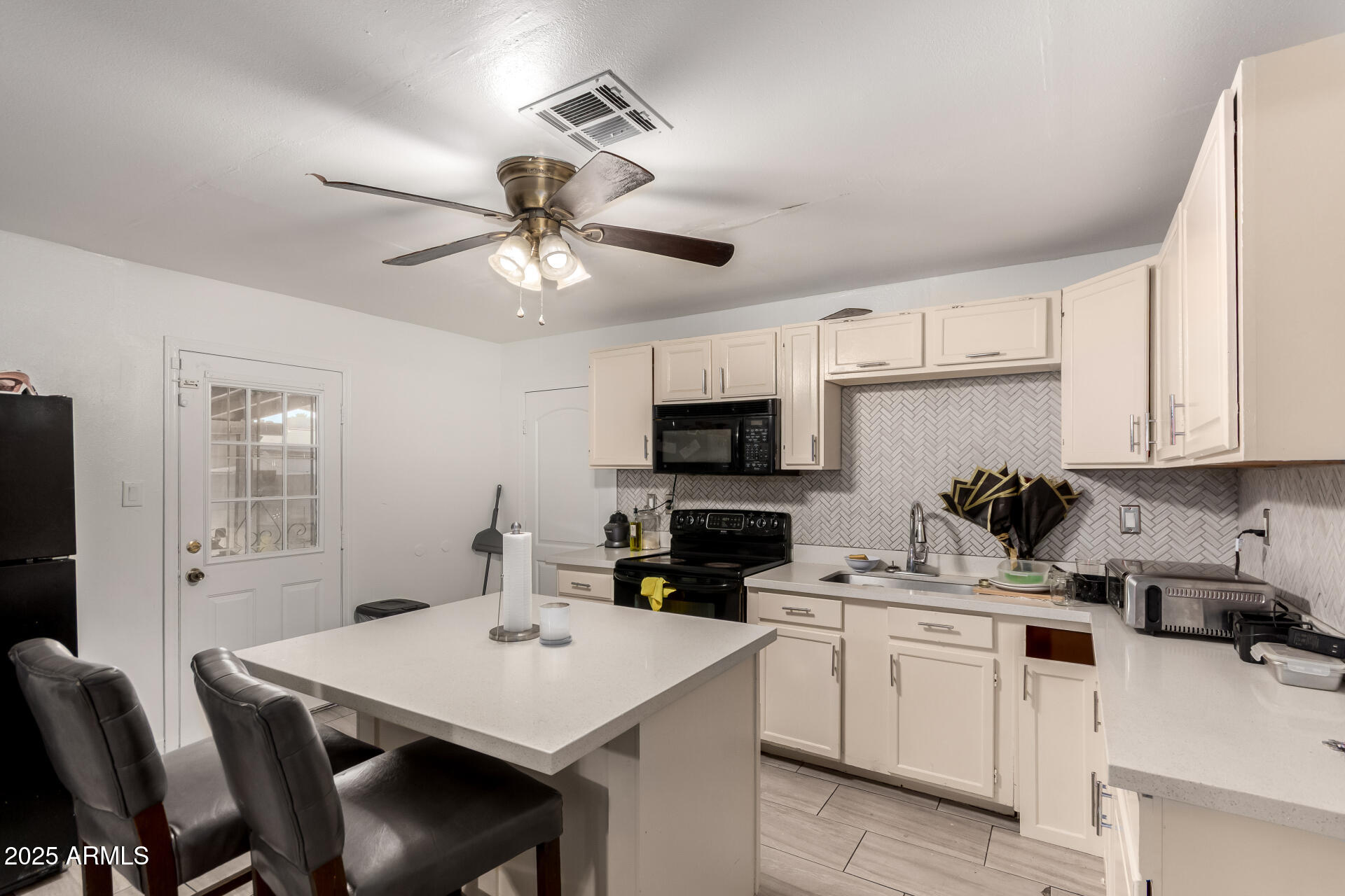 3735 W Moreland Street