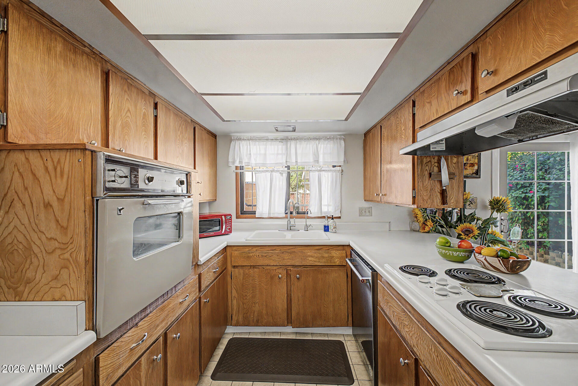 1622 W CAMPBELL Avenue