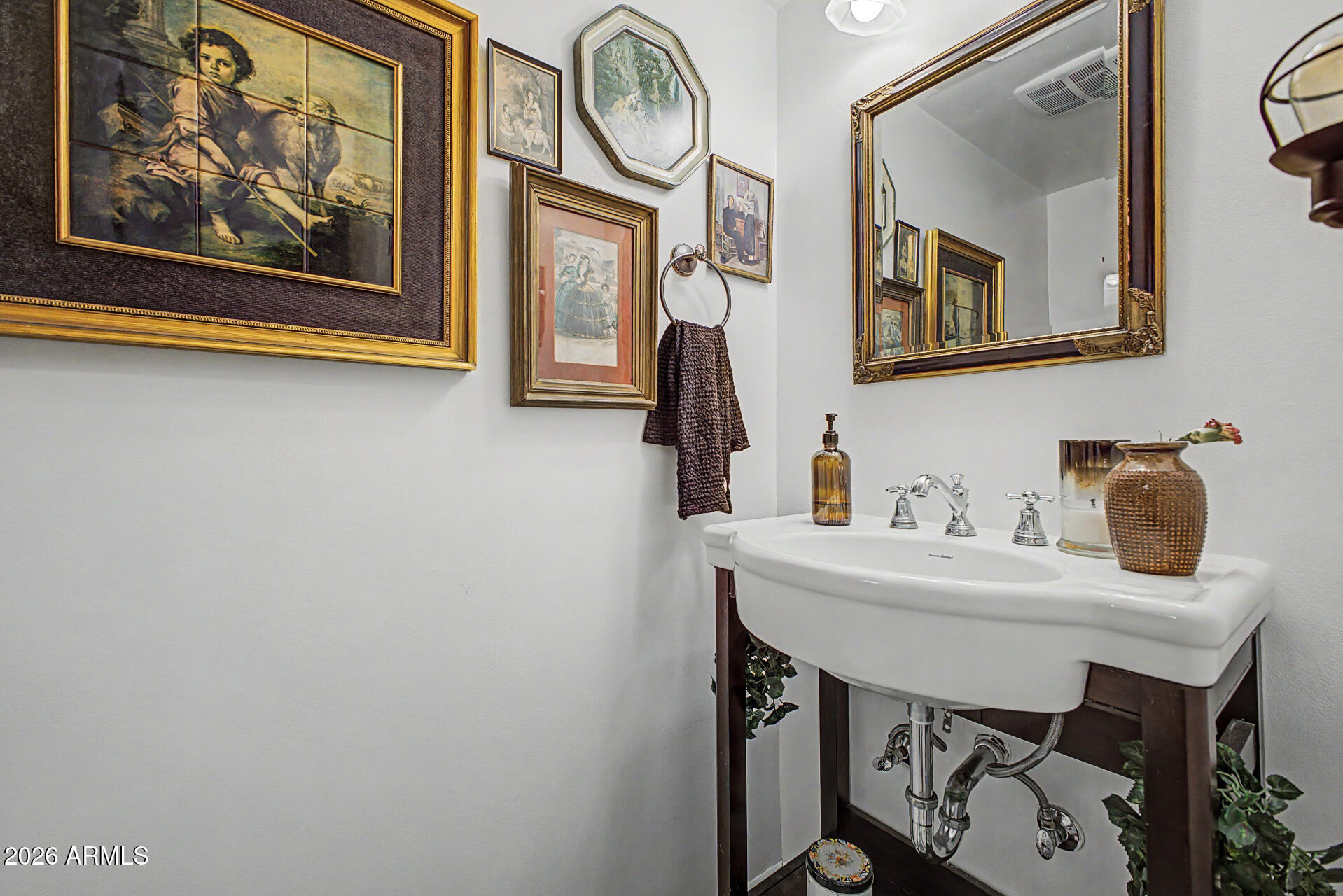 1622 W CAMPBELL Avenue