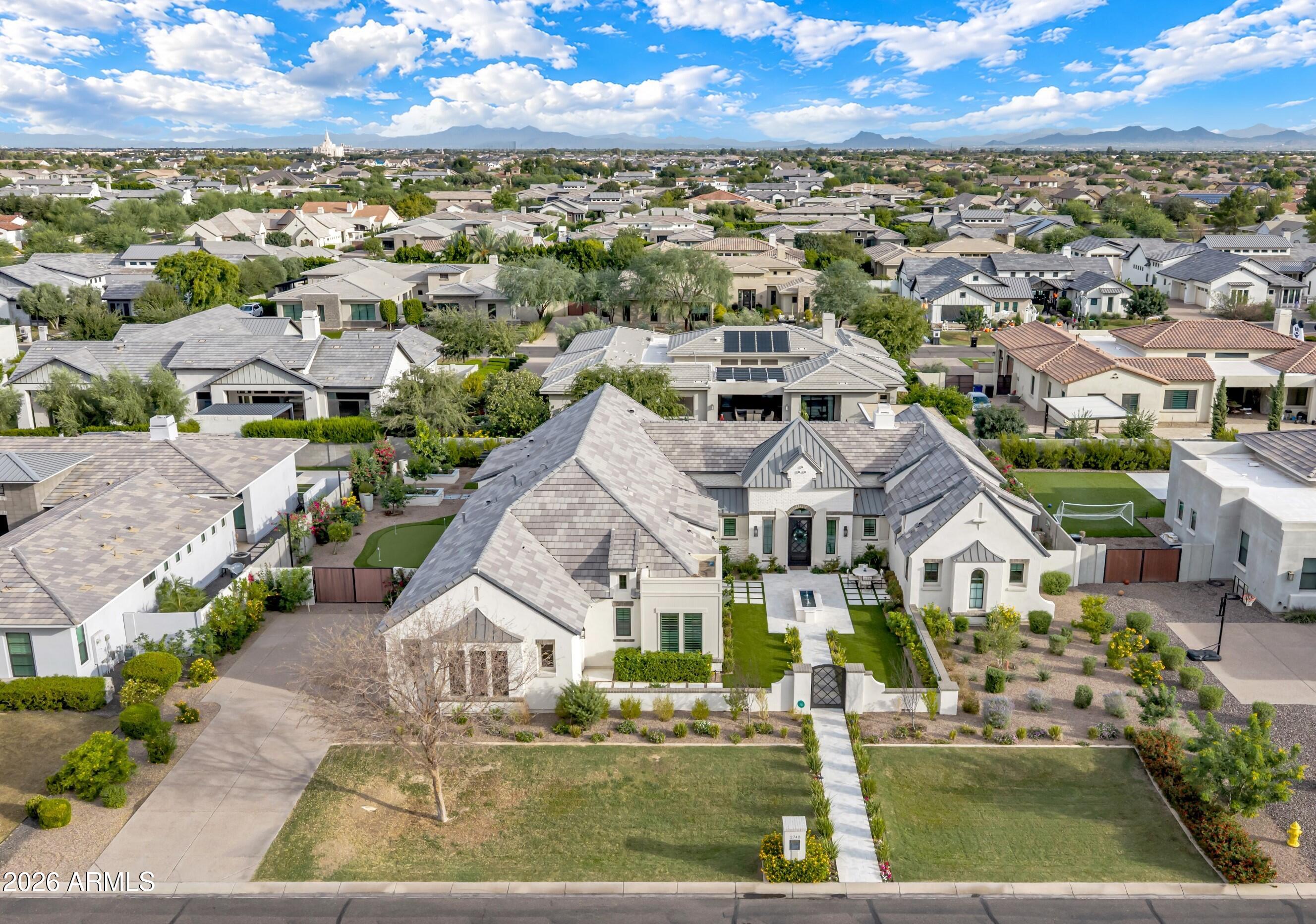 2748 E HUMMINGBIRD Way