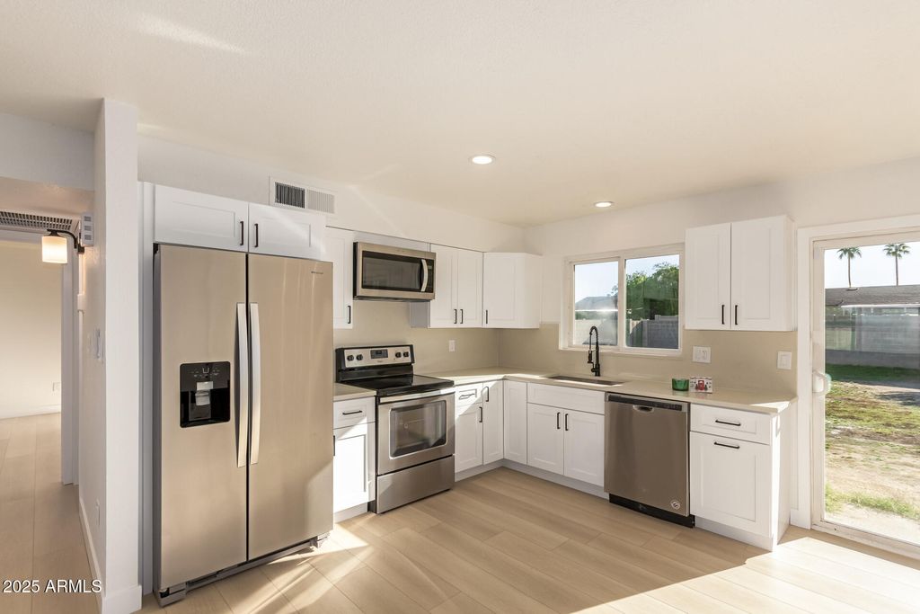 Photo of 1019 W Cornell Drive, Tempe, AZ 85283 (MLS # 6958074)