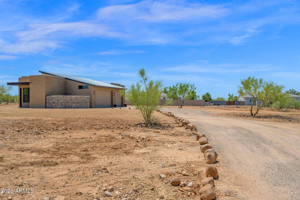 Photo of 553 W Cavalry Road, New River, AZ 85087 (MLS # 6886018)