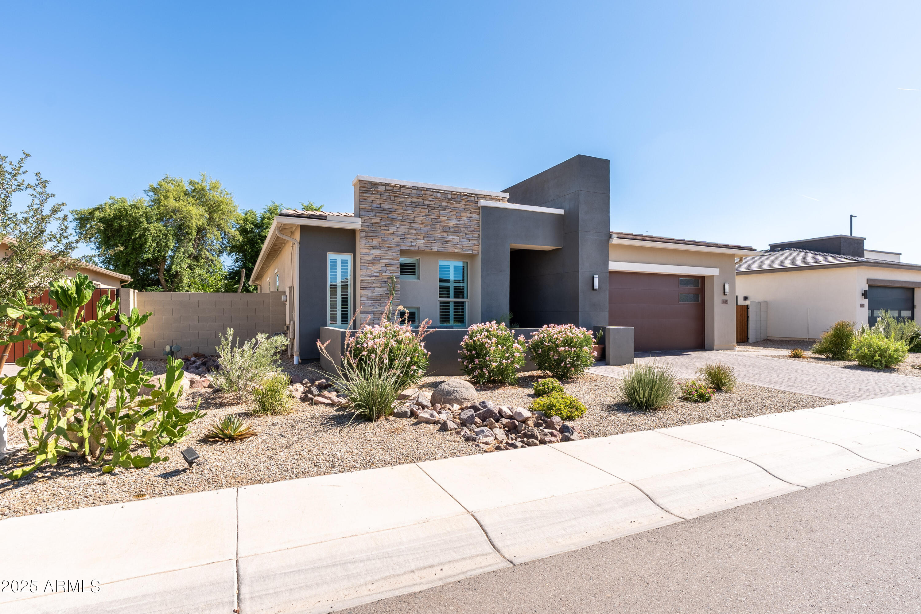 1103 E NOLAN Place