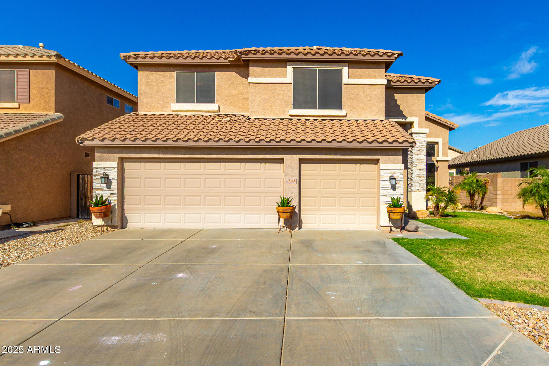 9148 W LONE CACTUS Drive