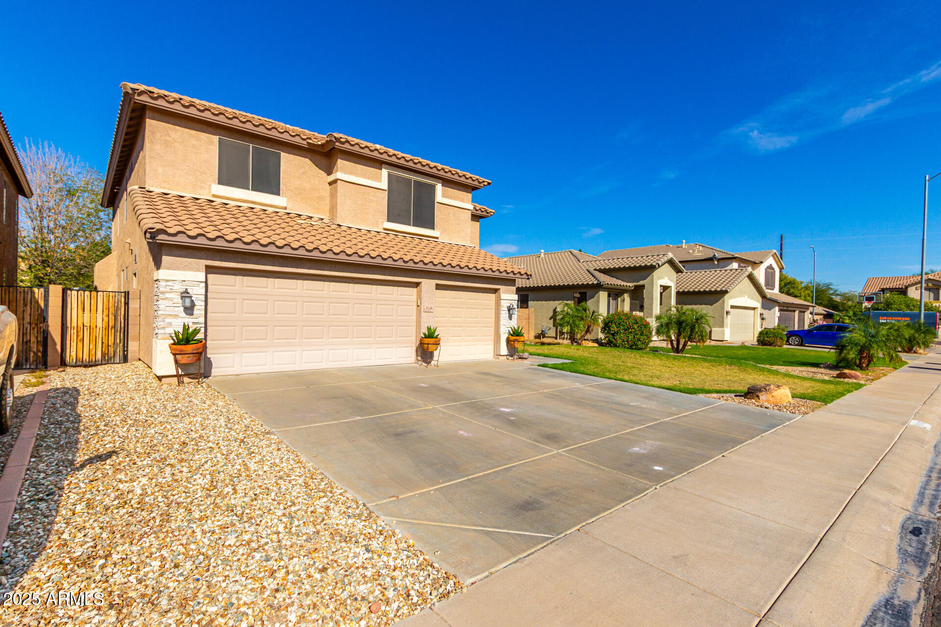 9148 W LONE CACTUS Drive