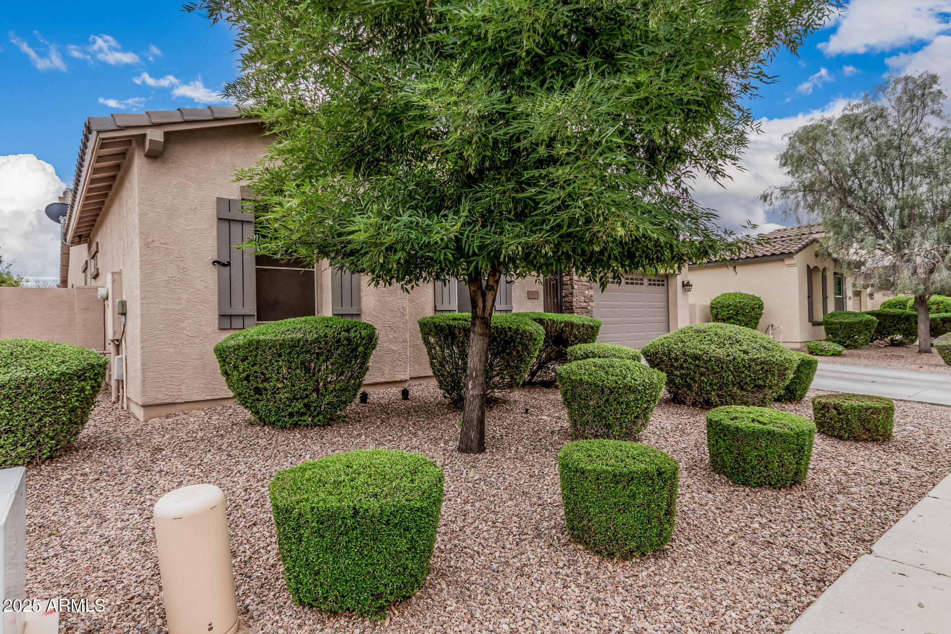 19571 E STRAWBERRY Drive