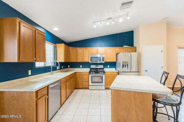 CANYON DE FLORES PHASE 2B - Residential Lease