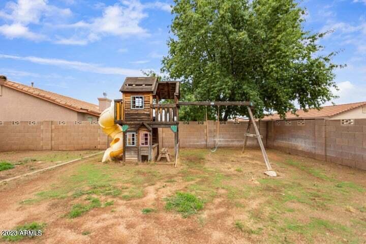 CANYON DE FLORES PHASE 2B - Residential Lease