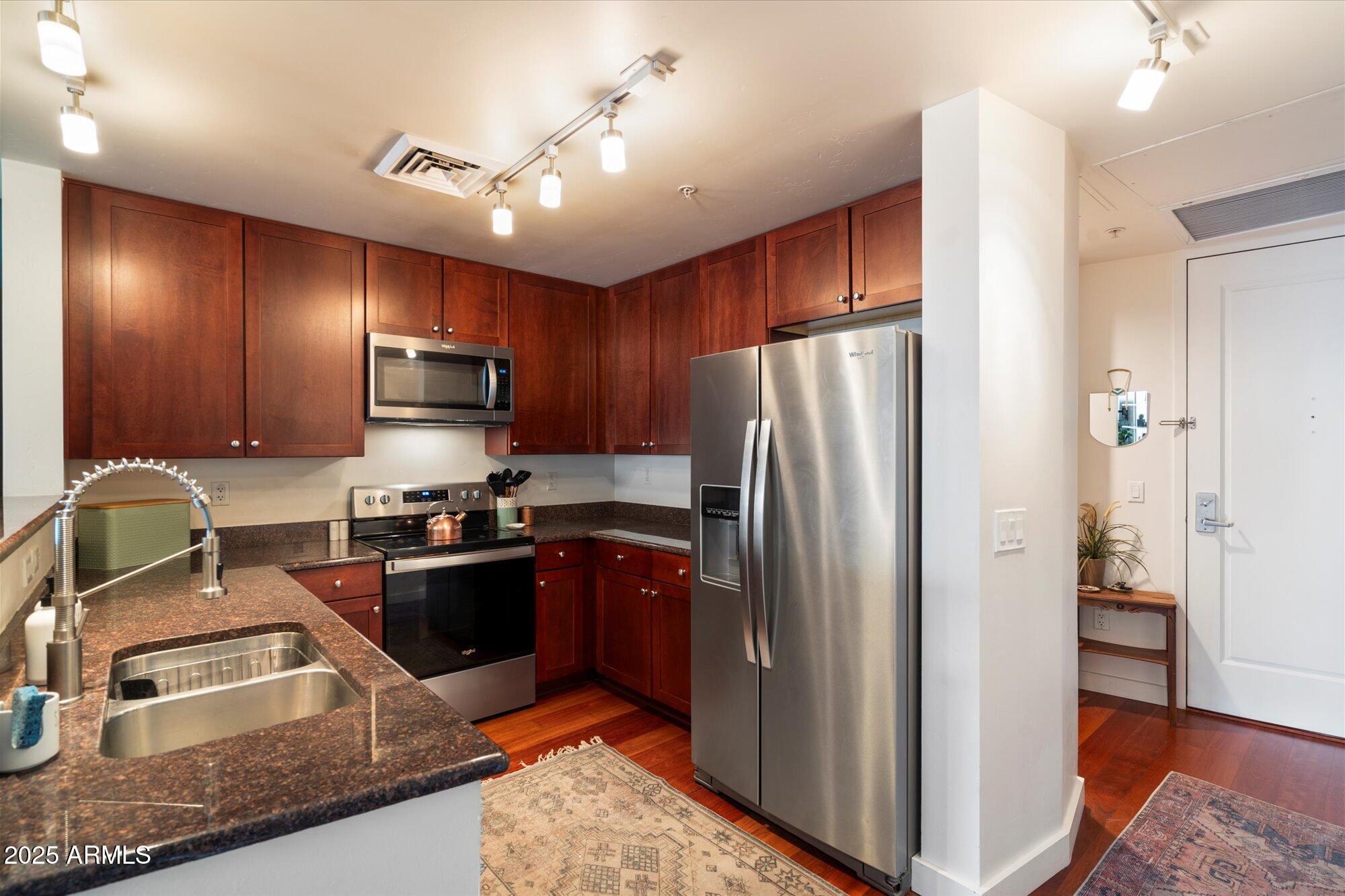 310 S 4TH Street 908