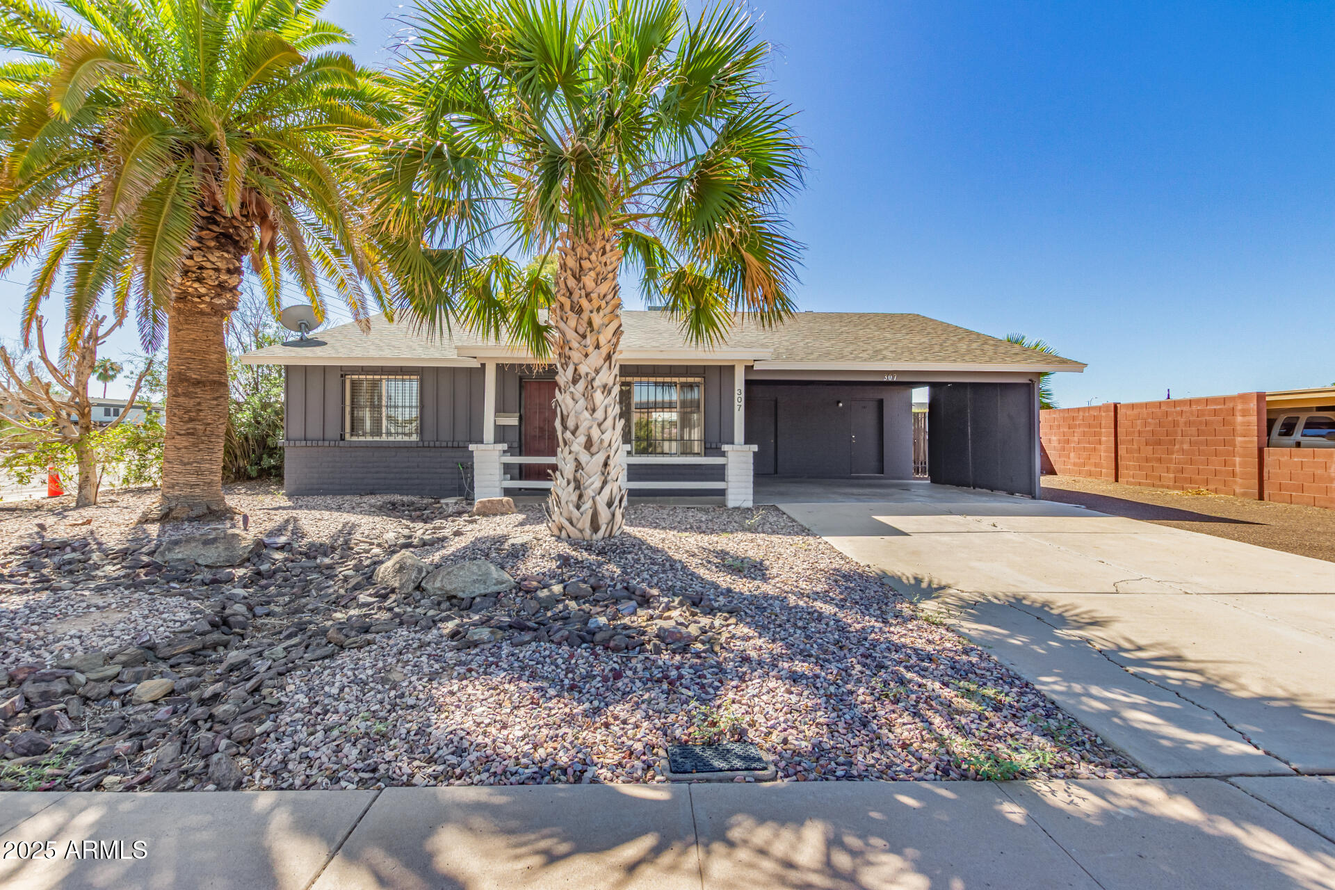 307 W SANTA CRUZ Drive