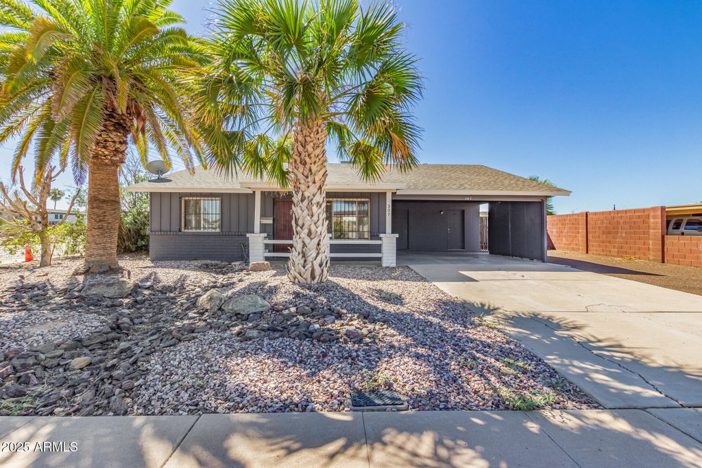 Photo of 307 W Santa Cruz Drive, Tempe, AZ 85282 (MLS # 6927758)