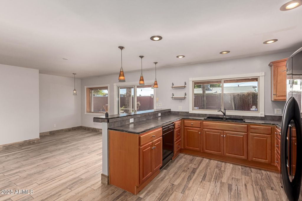Photo of 307 W Santa Cruz Drive, Tempe, AZ 85282 (MLS # 6927758)