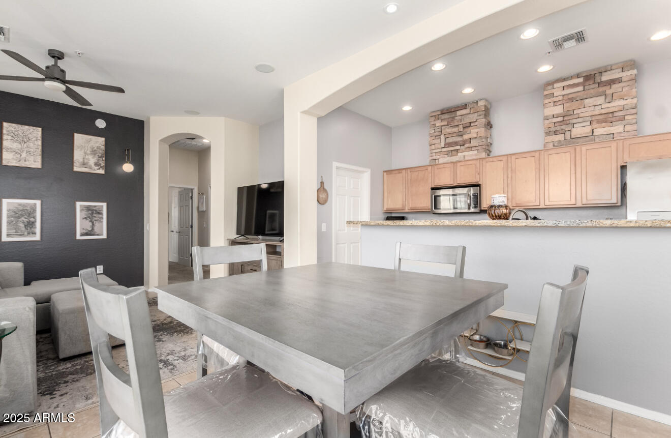 42424 N GAVILAN PEAK Parkway 59212