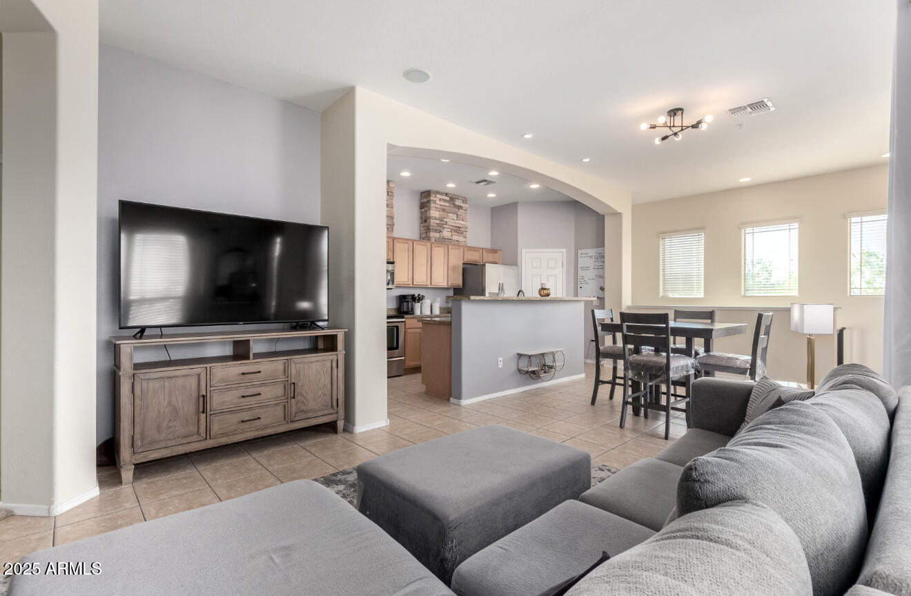 42424 N GAVILAN PEAK Parkway 59212