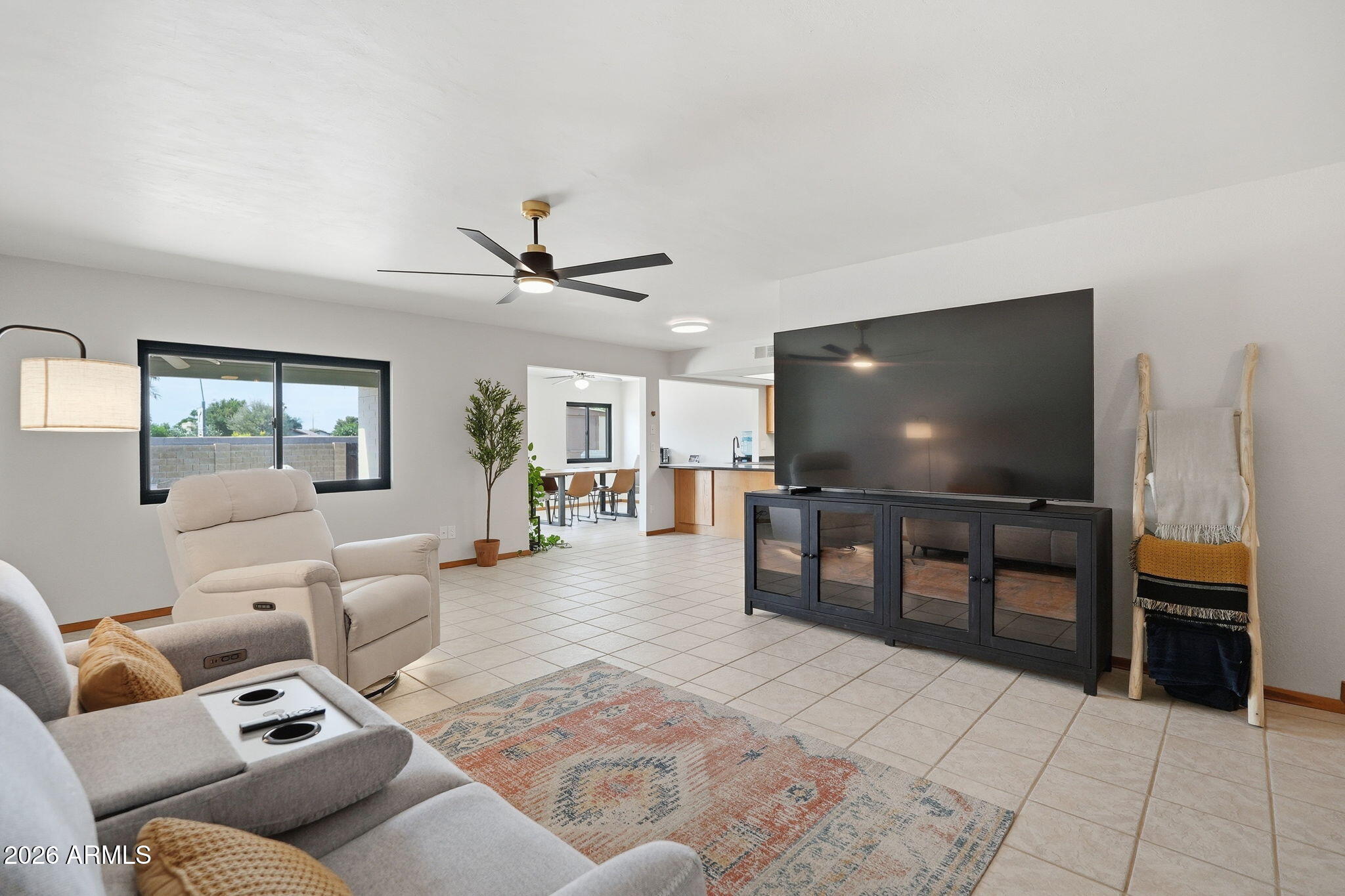2215 W LOS ARBOLES Place