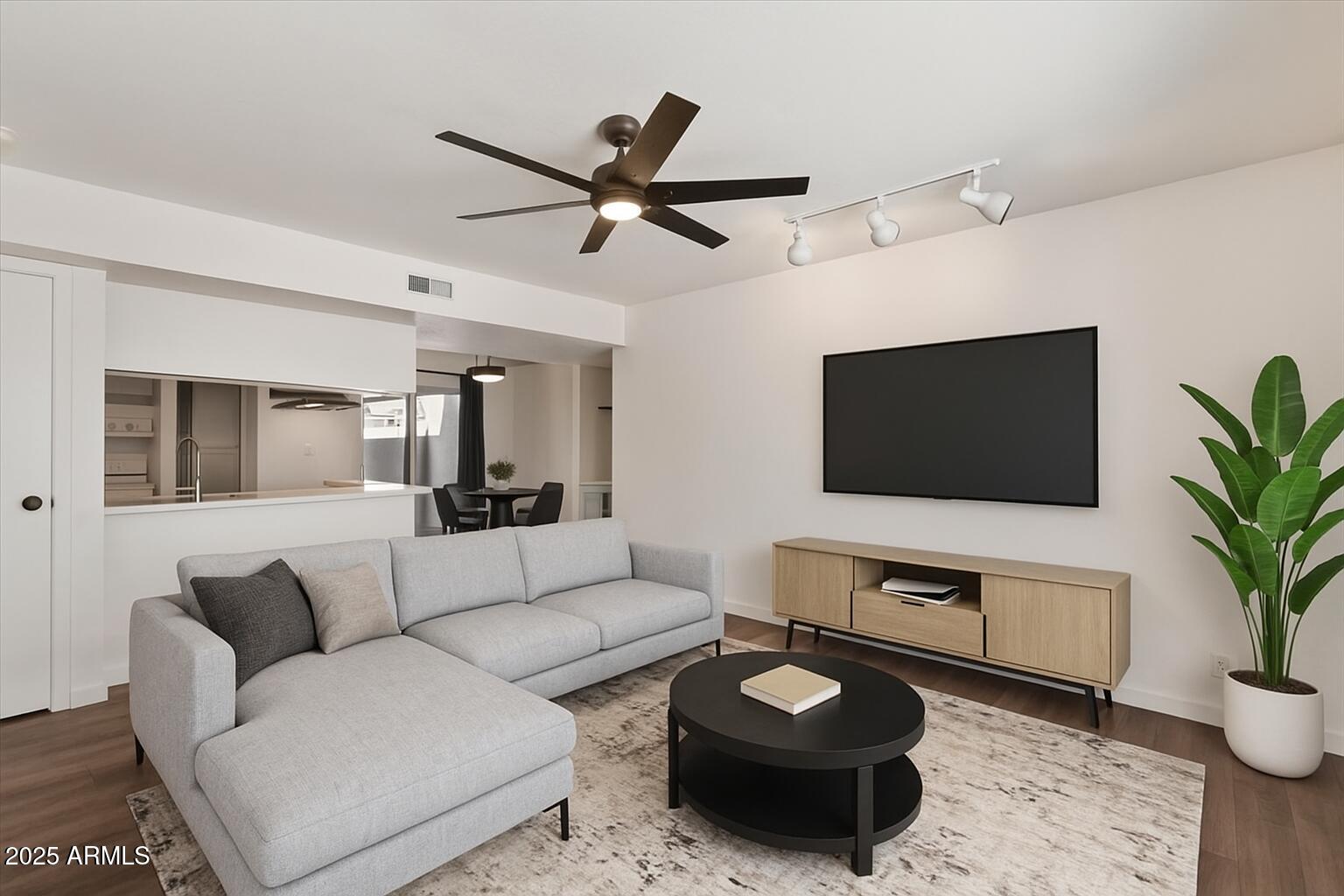 5146 E OAK Street 112