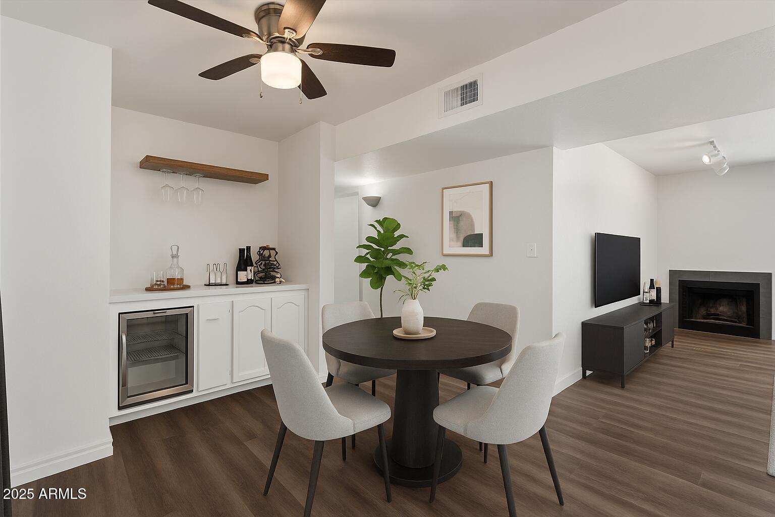 5146 E OAK Street 112