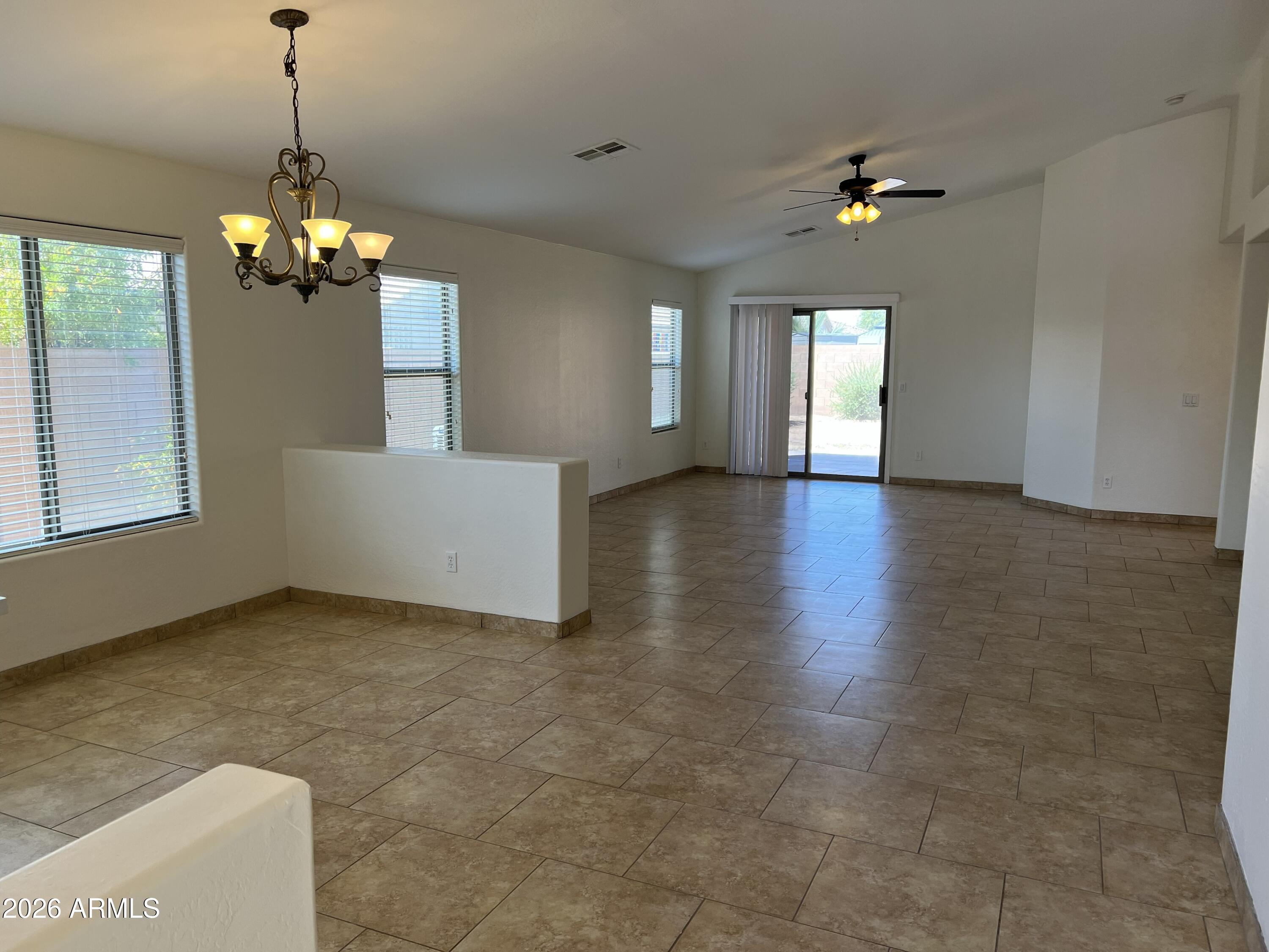 2556 W TAMARISK Avenue
