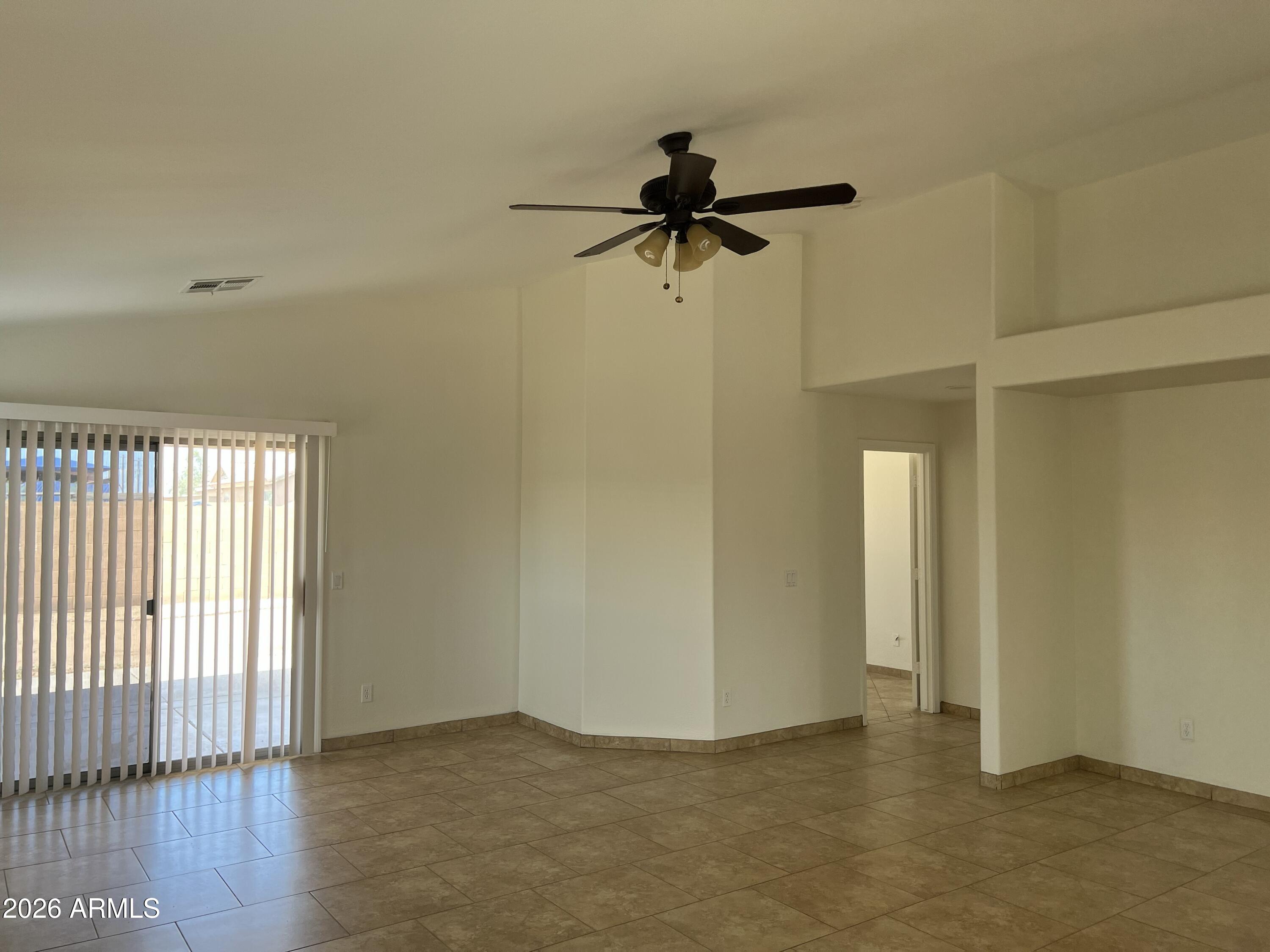 2556 W TAMARISK Avenue