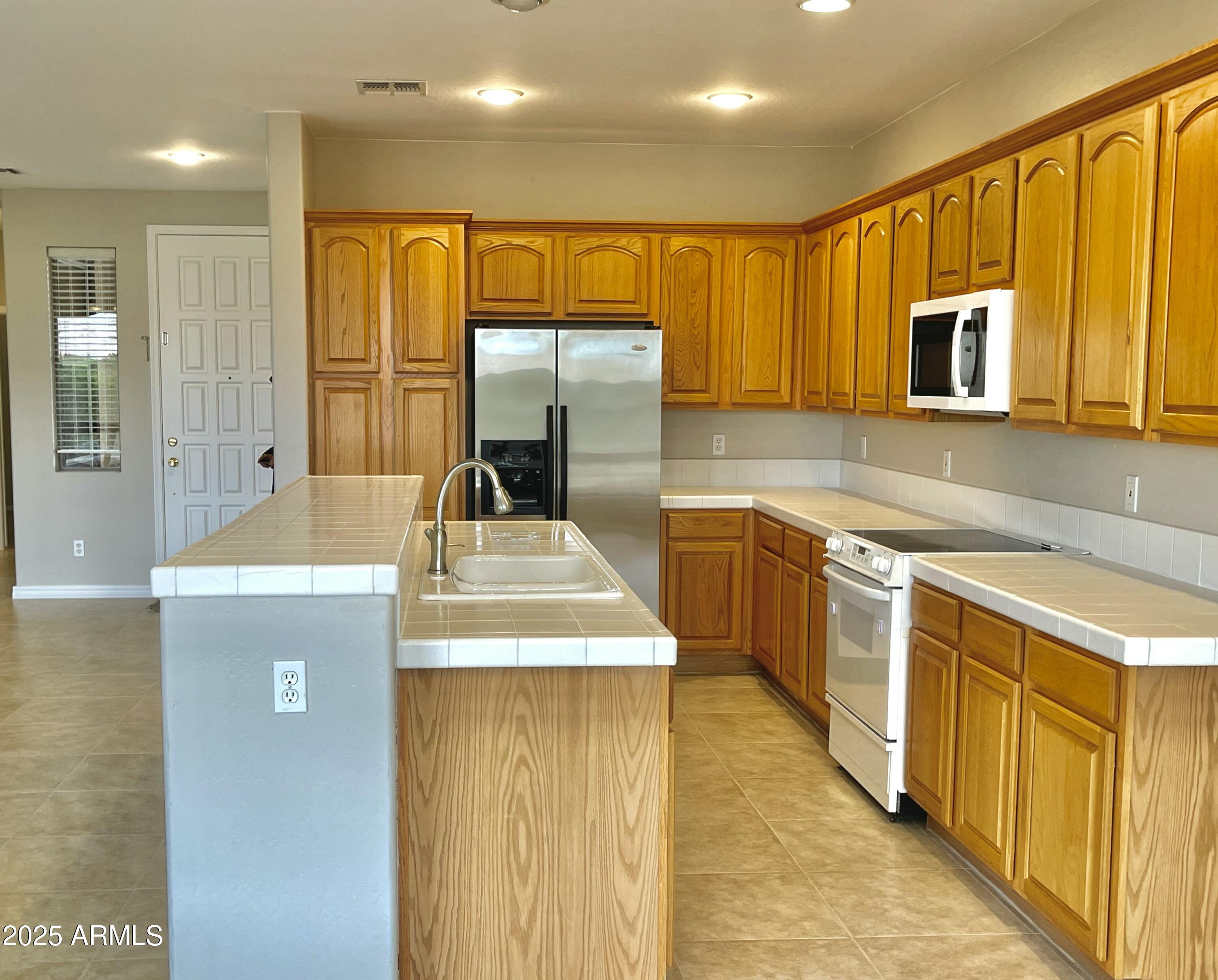 3421 W Warren Drive