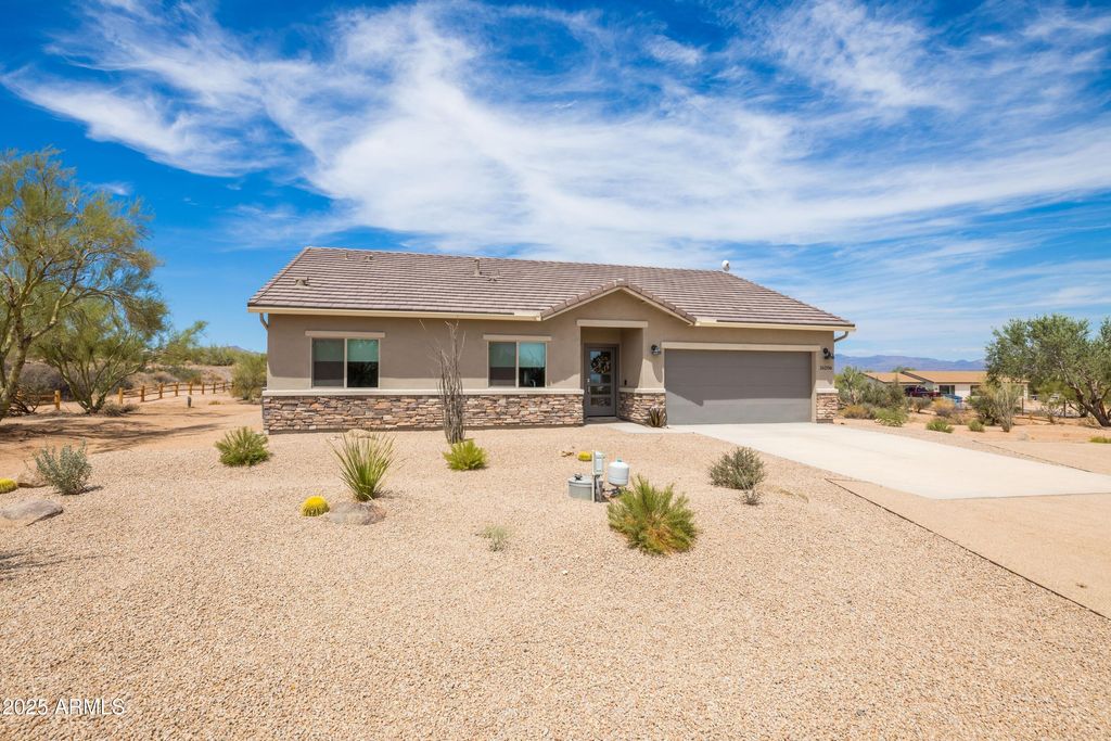 Photo of 16206 E Dixileta Drive, Scottsdale, AZ 85262 (MLS # 6908330)