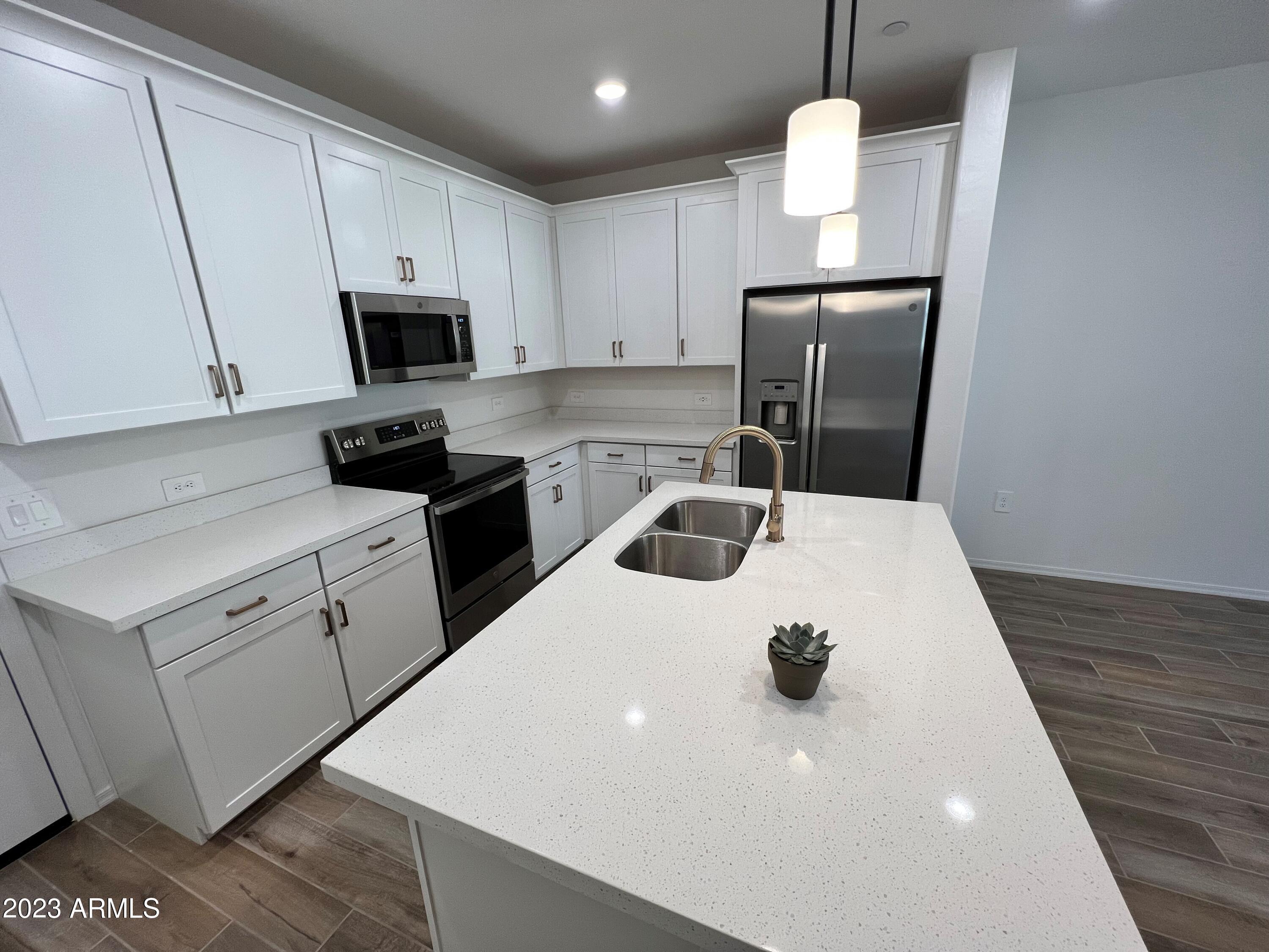 1822 E Chelsea Lane Unit 104