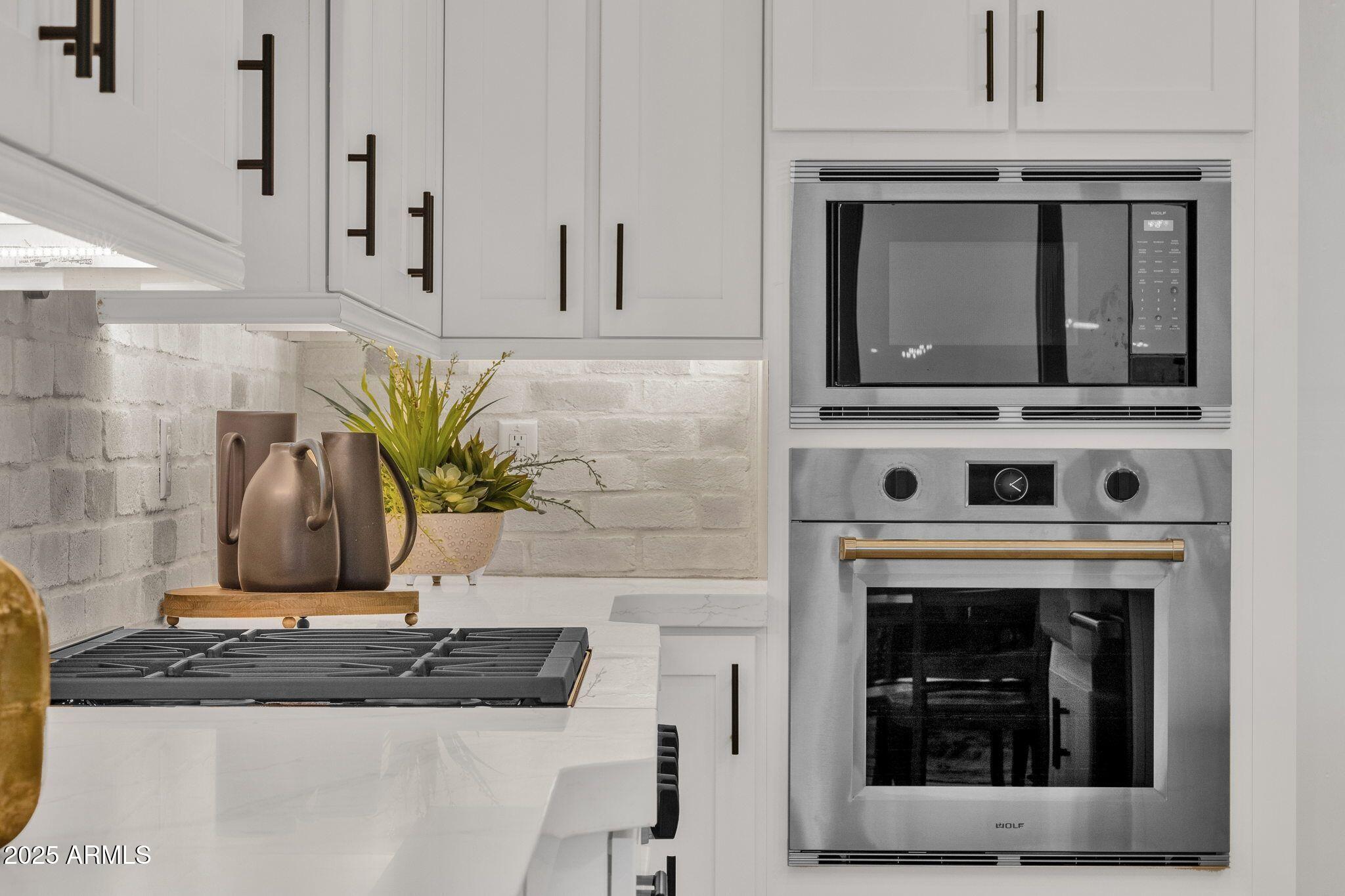 2536 E QUENTON Street