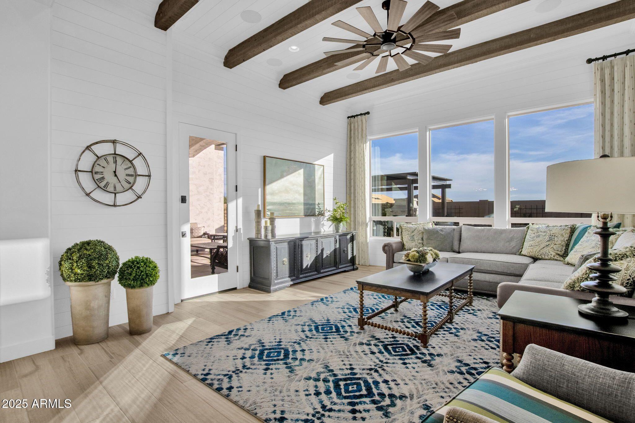 2536 E QUENTON Street