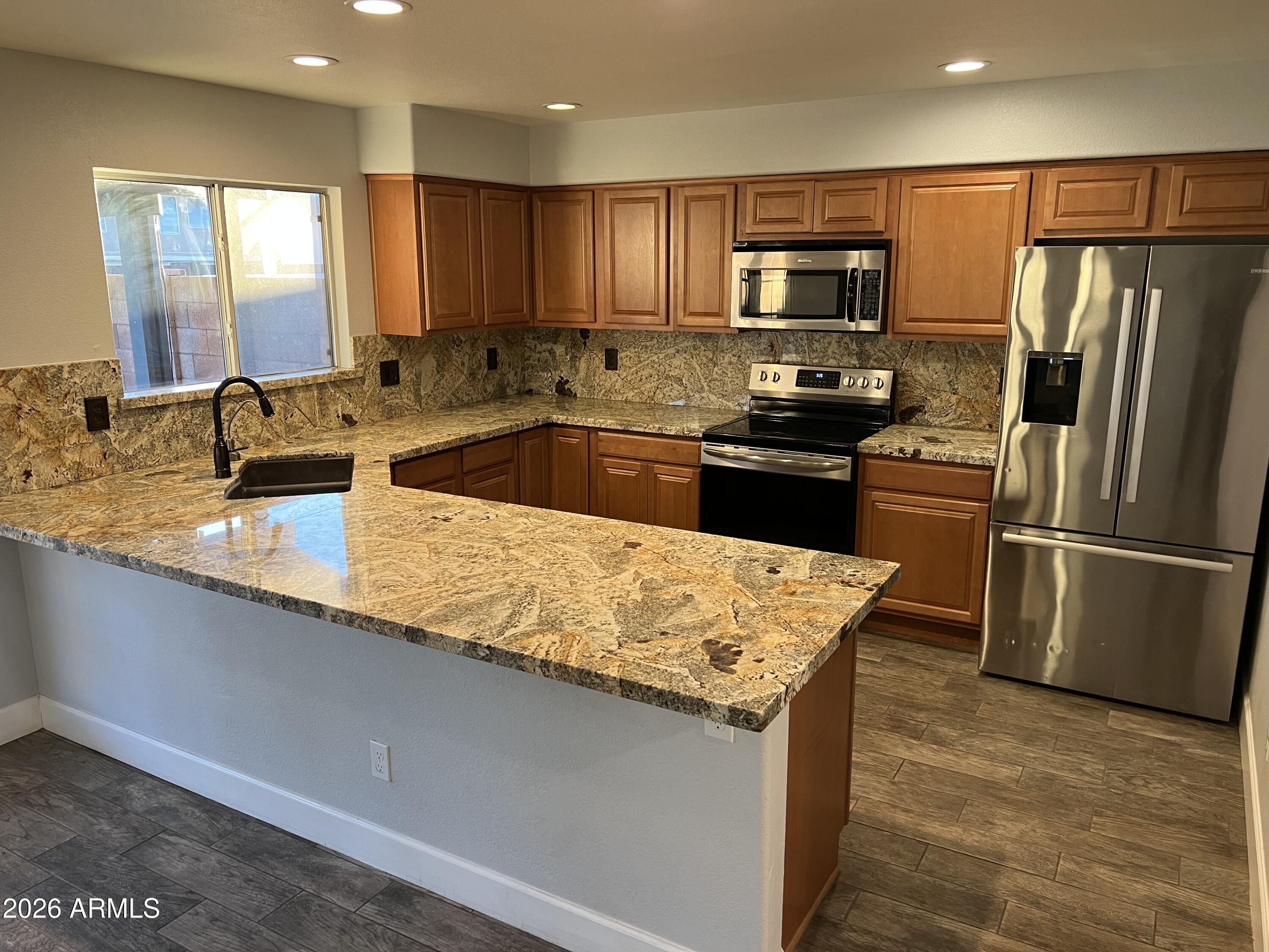 6563 E NORTHRIDGE Street