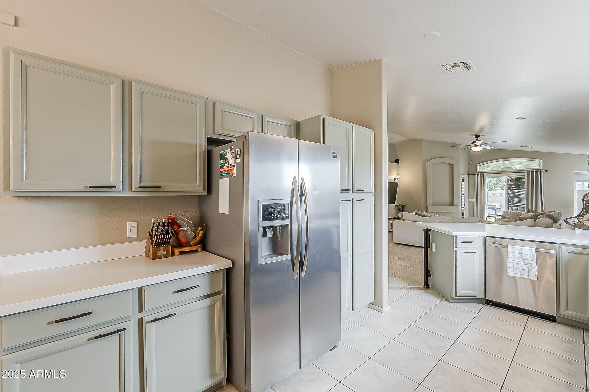 2101 E ROSEMONTE Drive