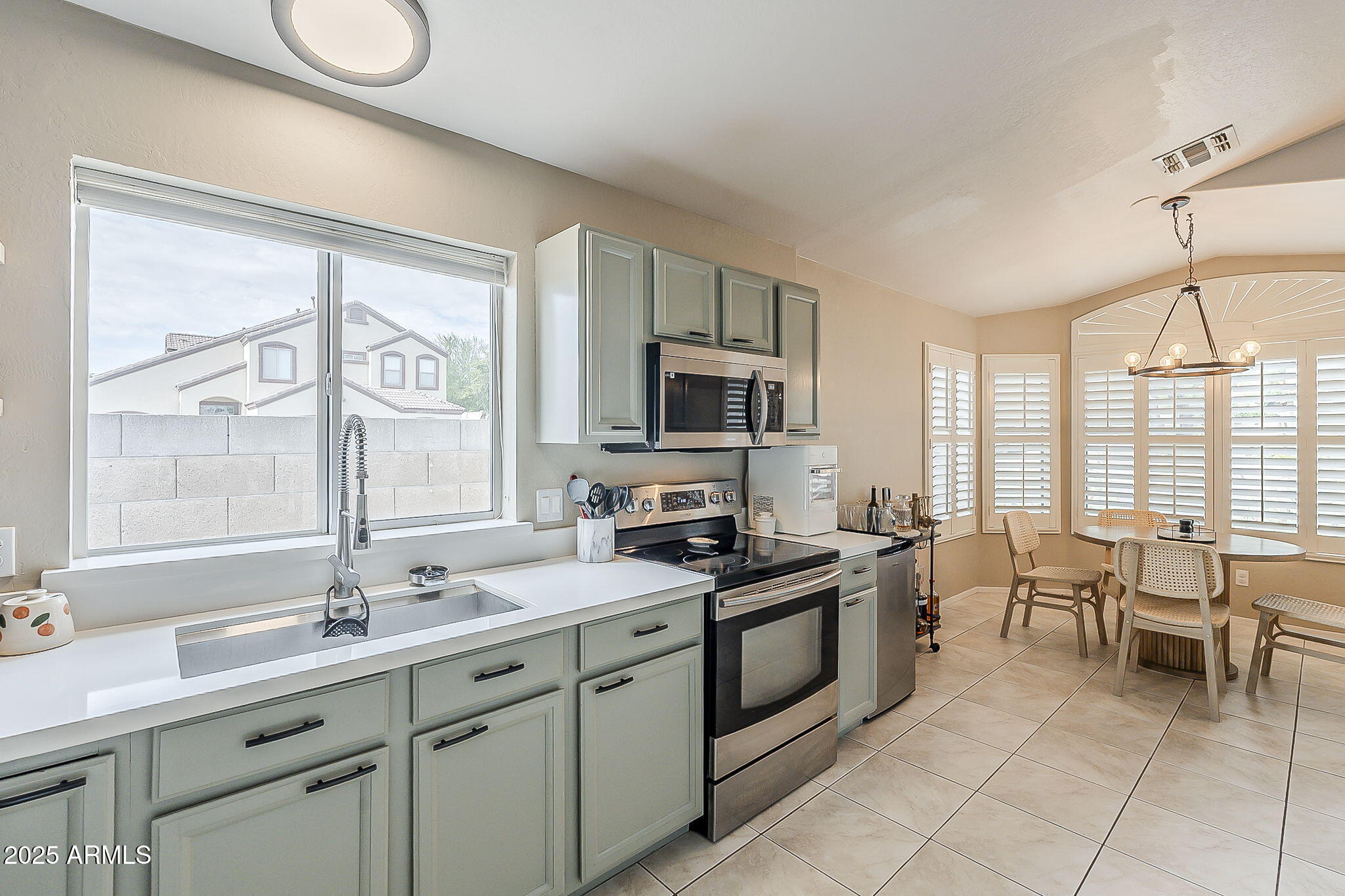 2101 E ROSEMONTE Drive