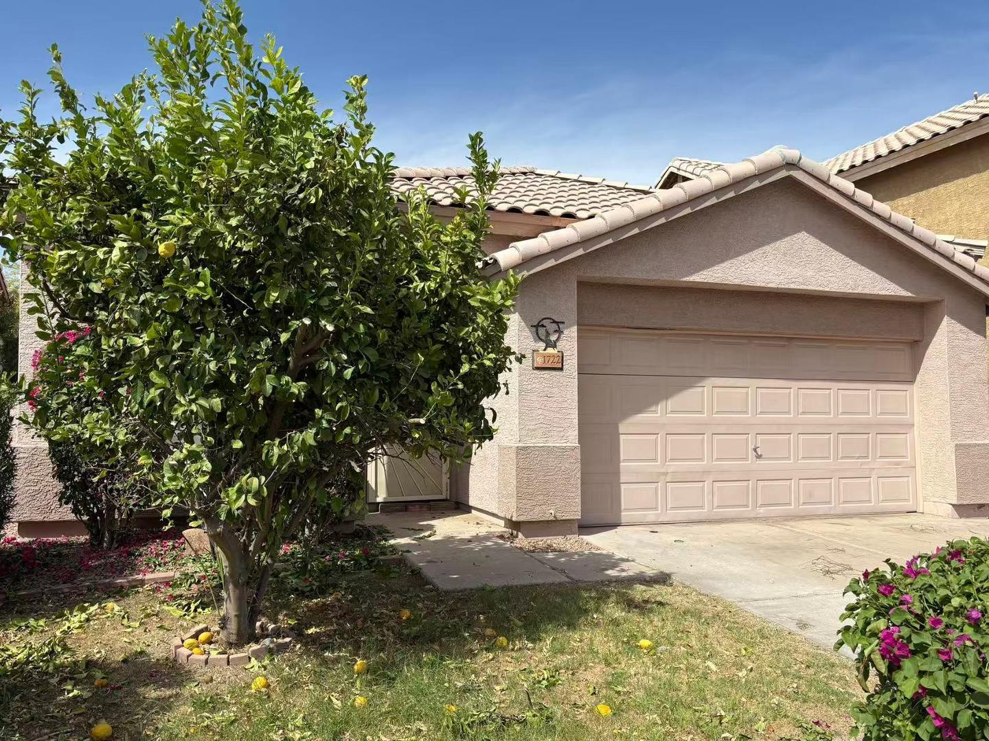 1722 E Detroit Street