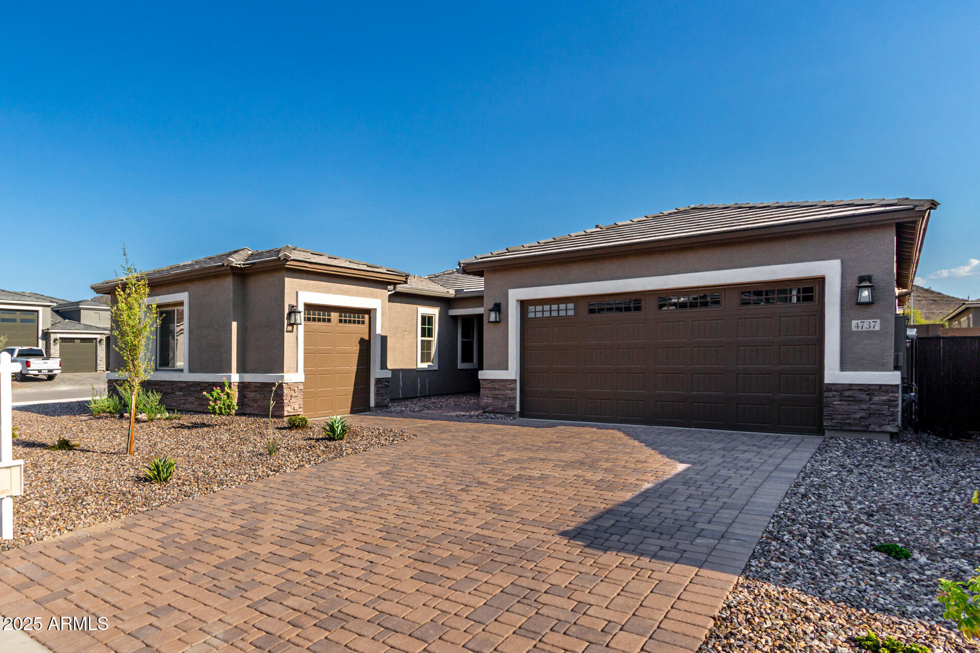 4737 W CAPISTRANO Avenue