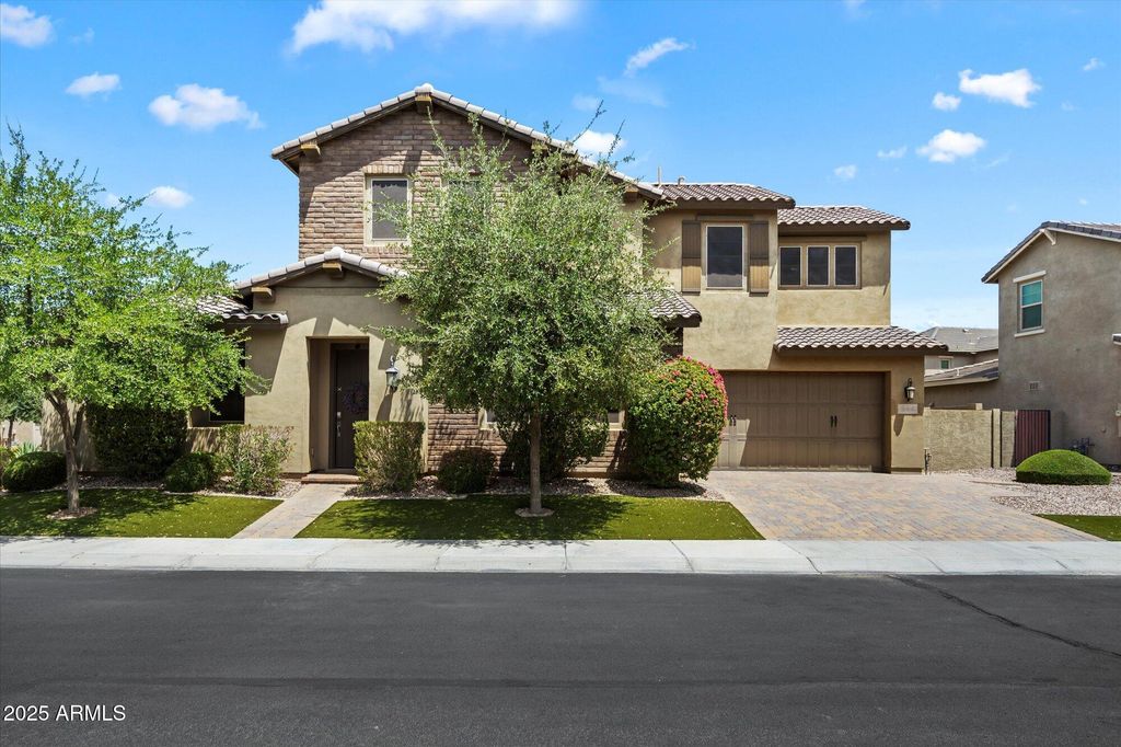 Photo of 944 W Glacier Drive, Chandler, AZ 85248 (MLS # 6915989)