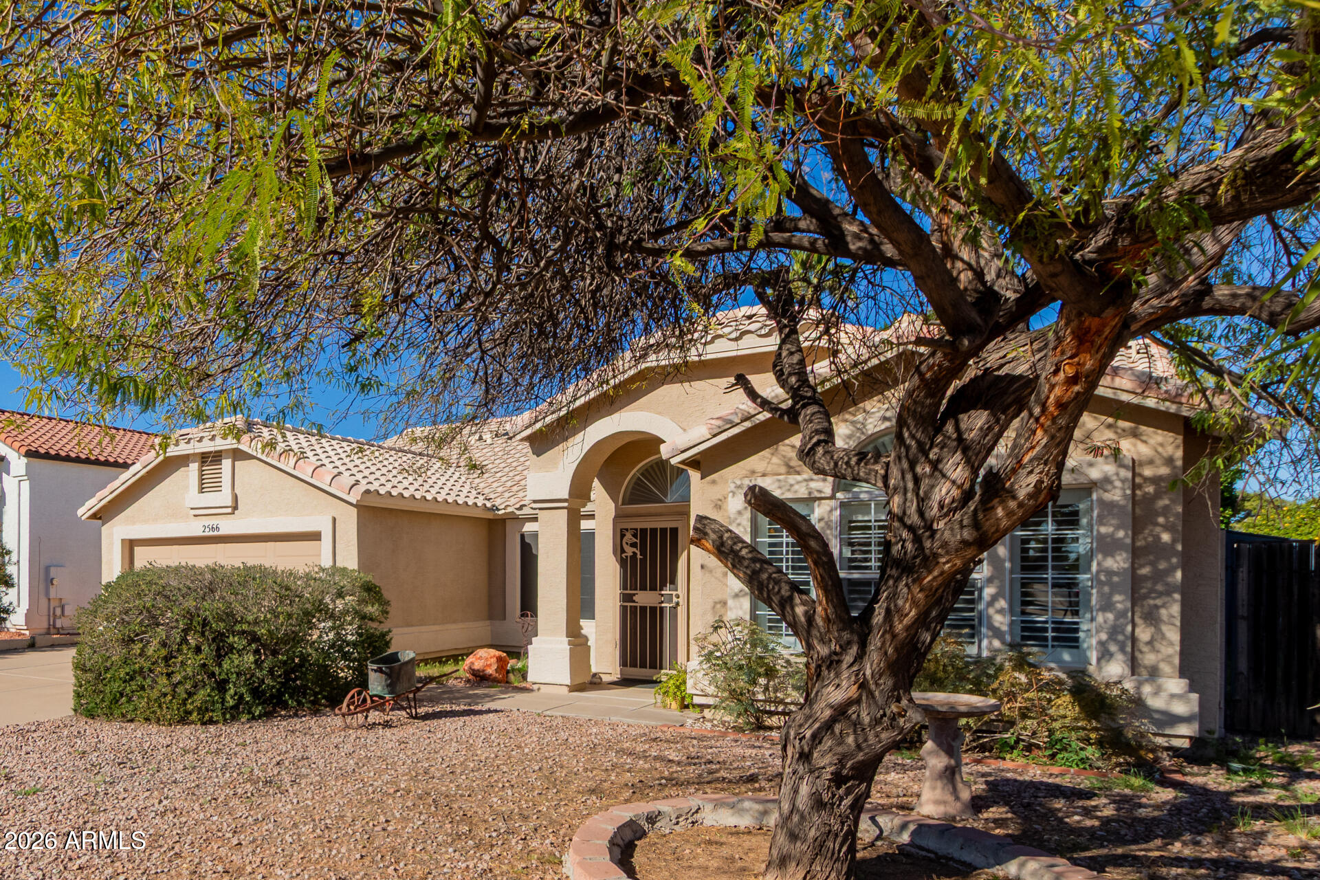 2566 E LYNWOOD Street