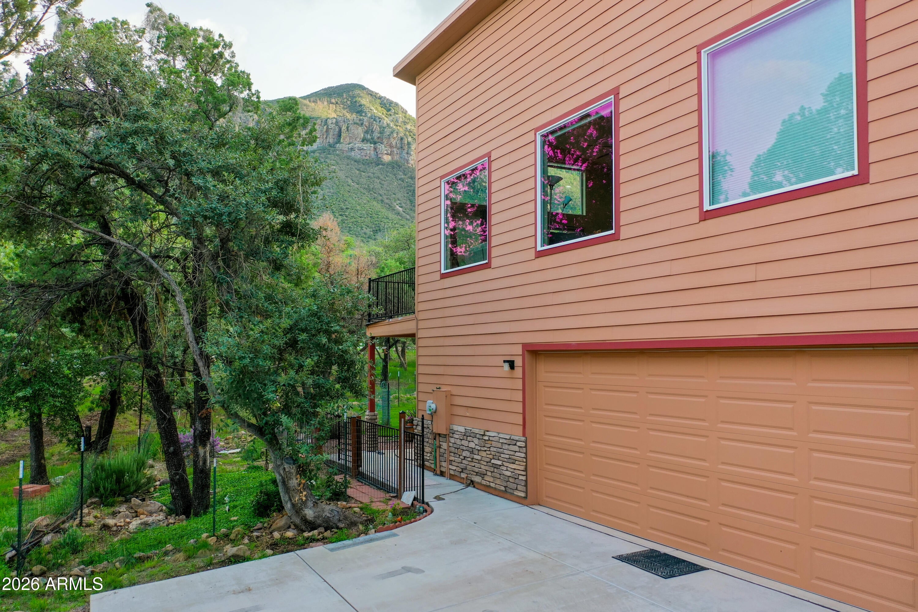 221 E Oso Trail
