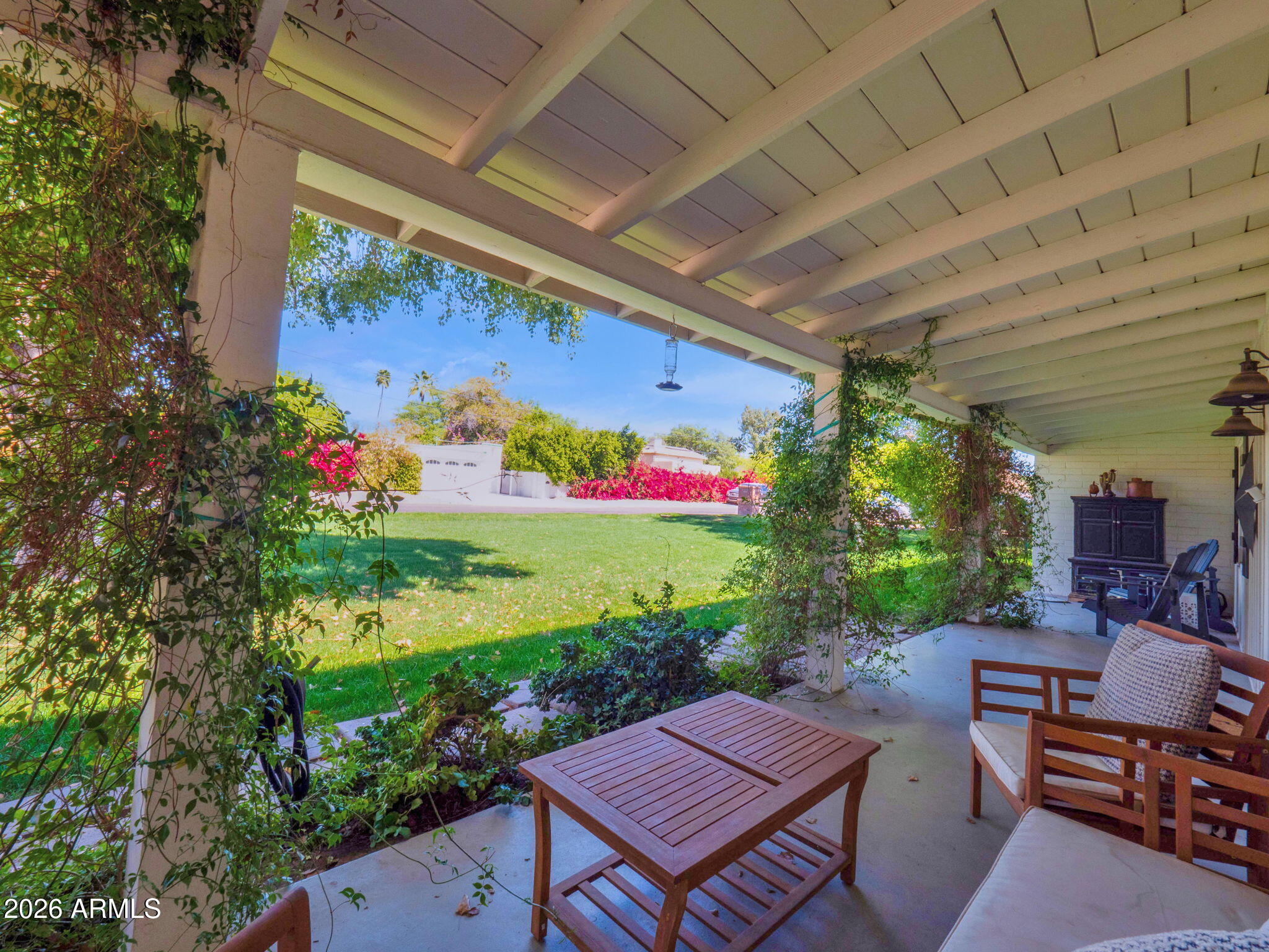 223 W AUGUSTA Avenue