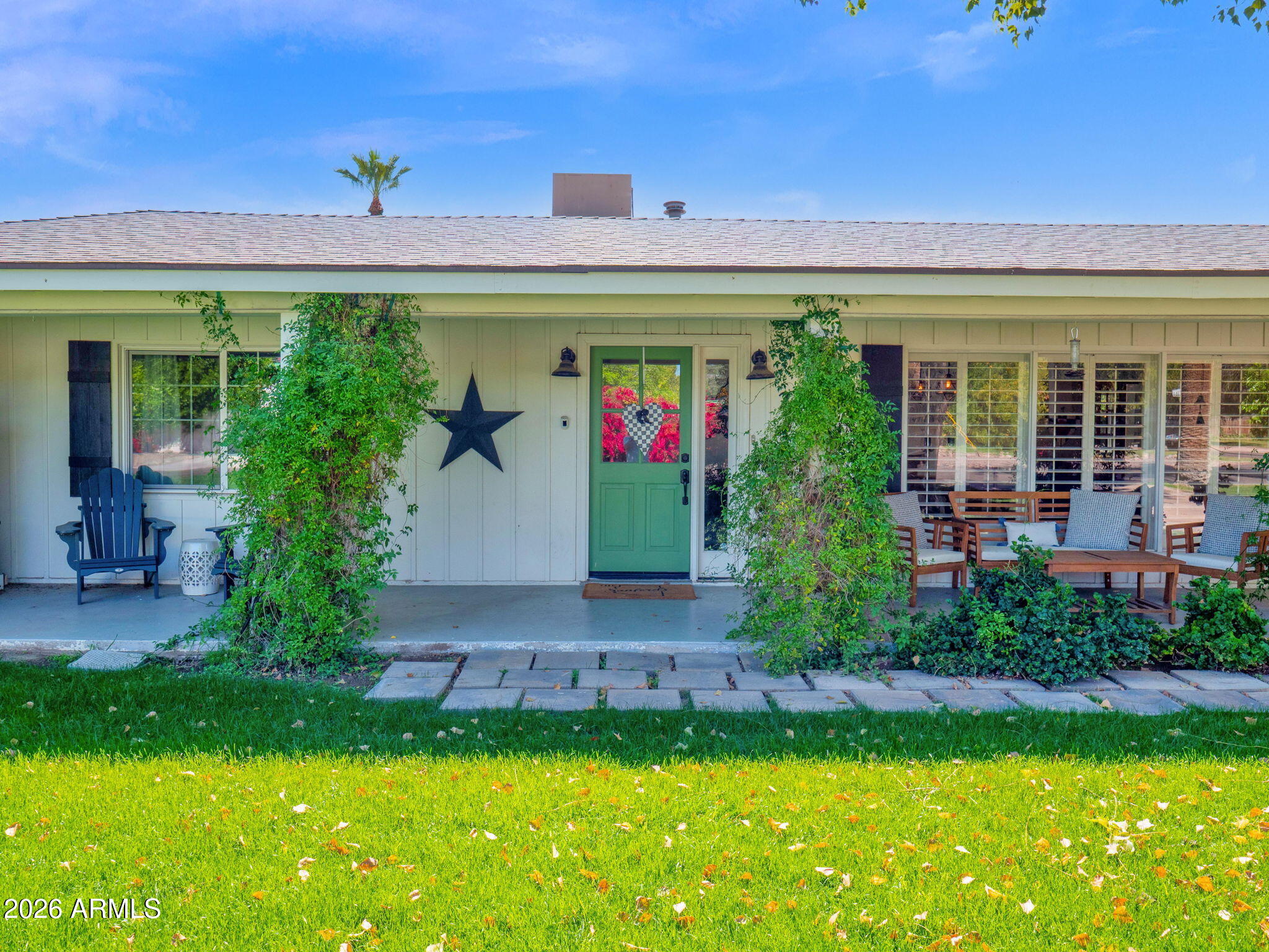 223 W AUGUSTA Avenue