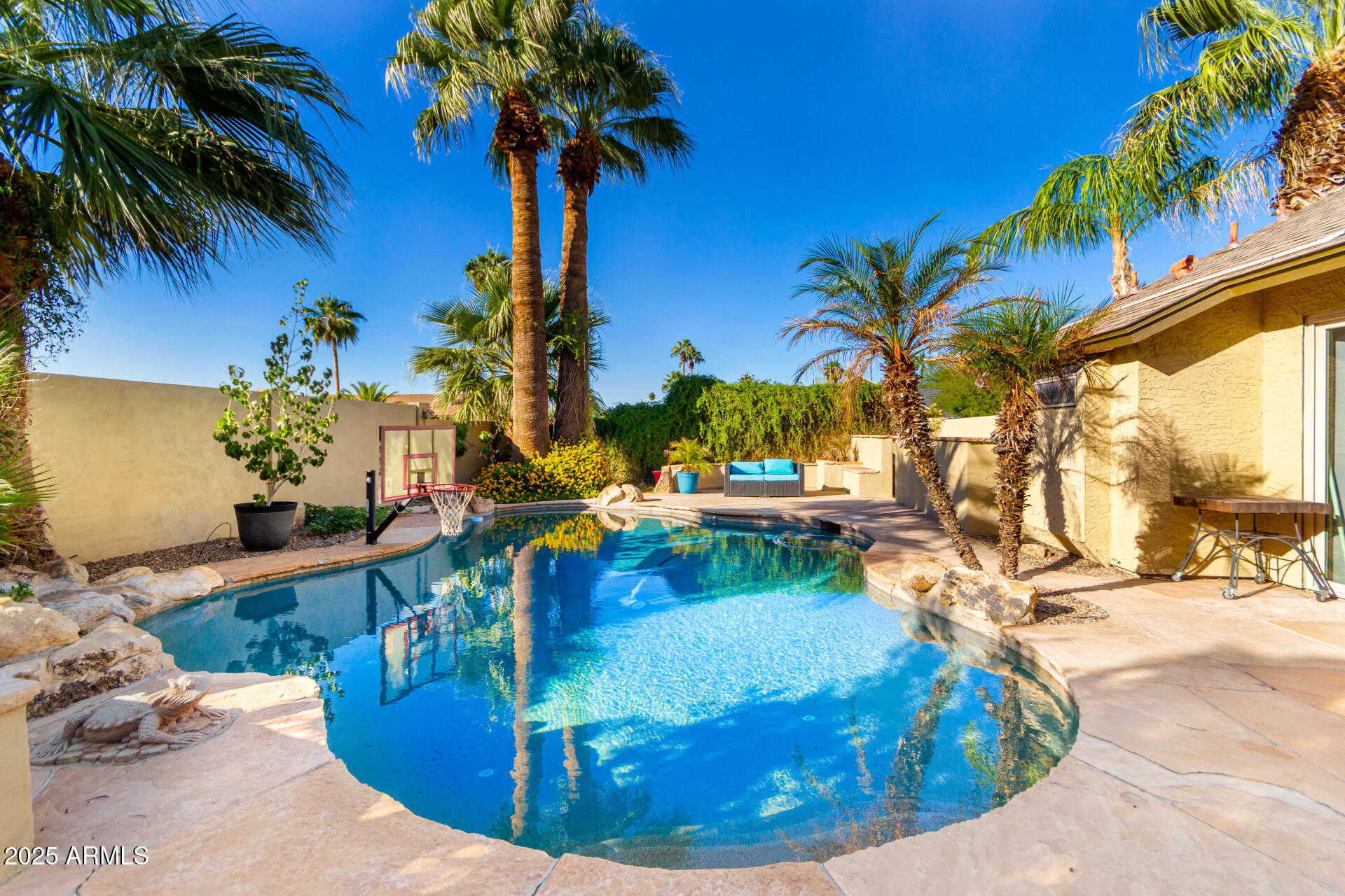 2712 N EVERGREEN Street