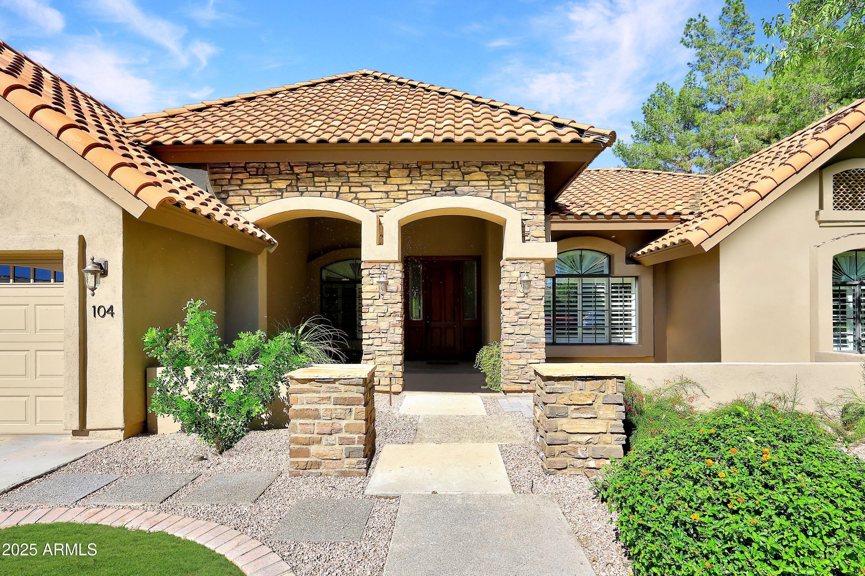 104 E PALOMINO Drive