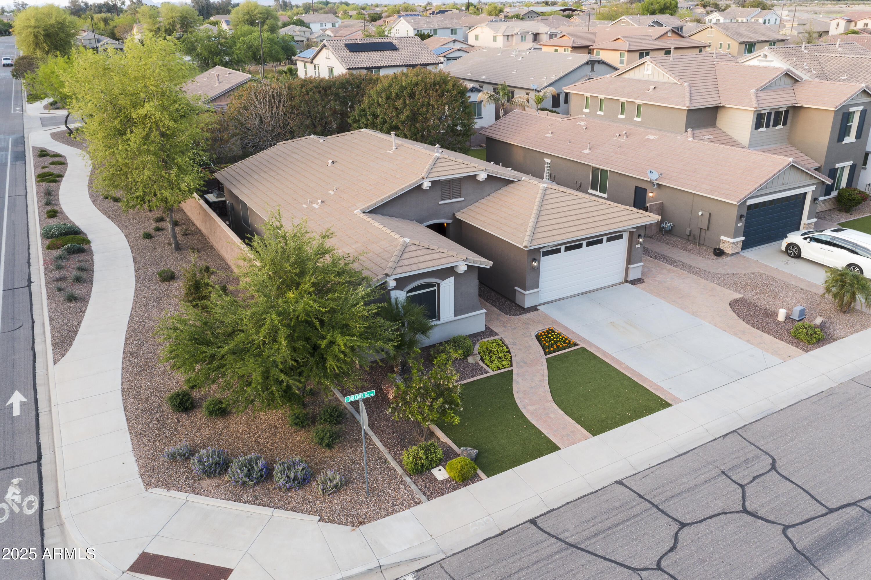 2540 E ORLEANS Drive