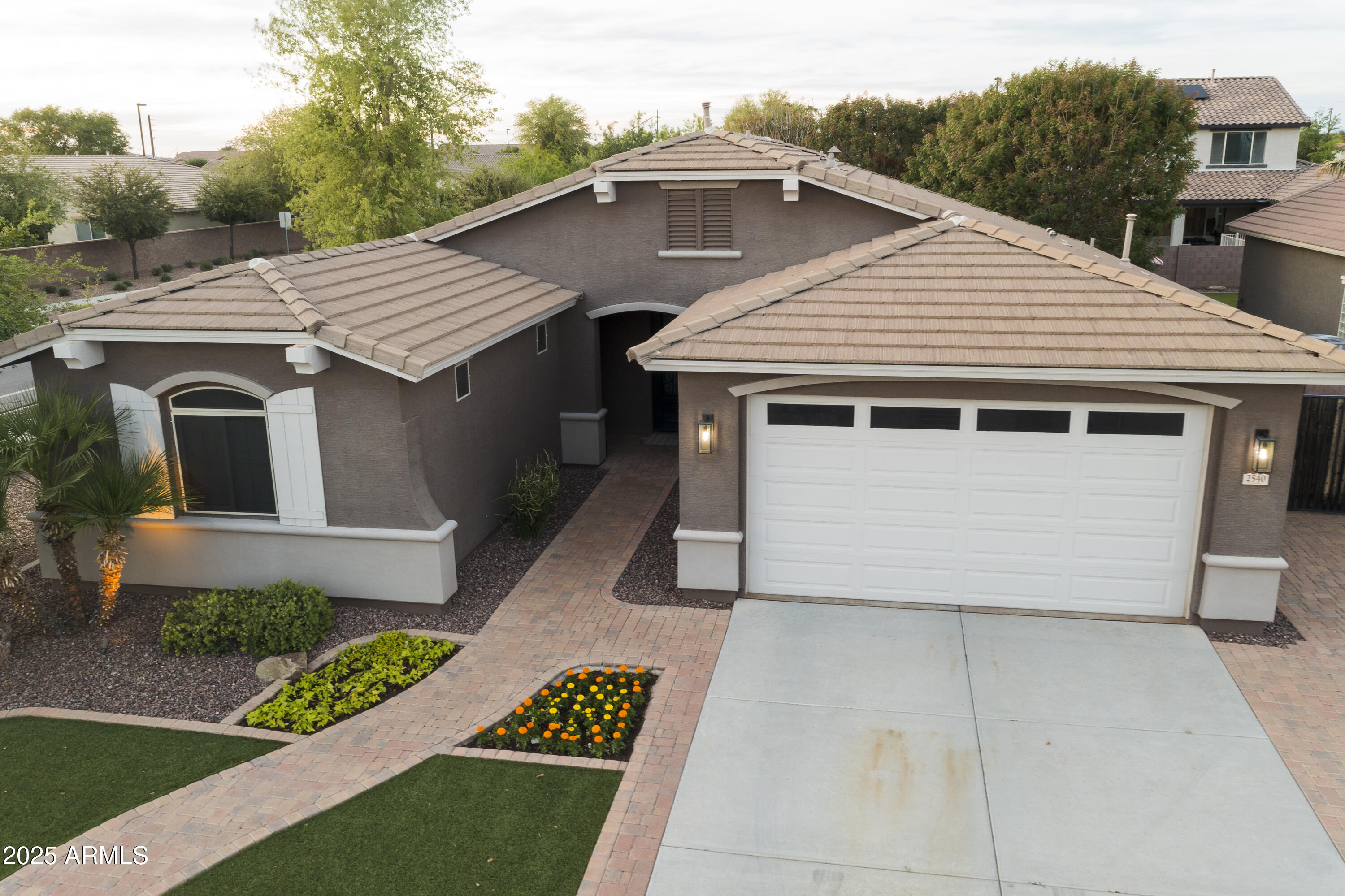 2540 E ORLEANS Drive