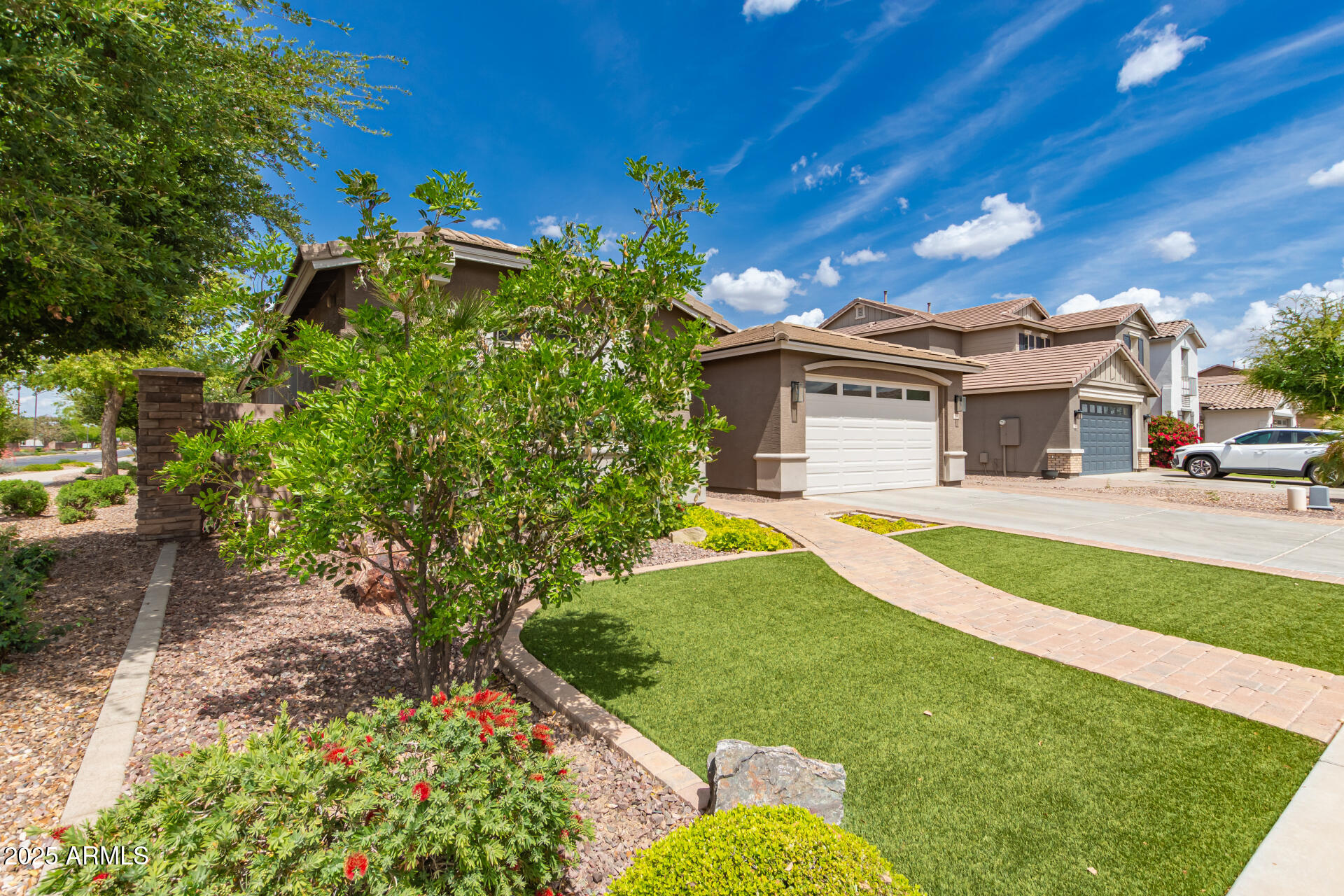 2540 E ORLEANS Drive